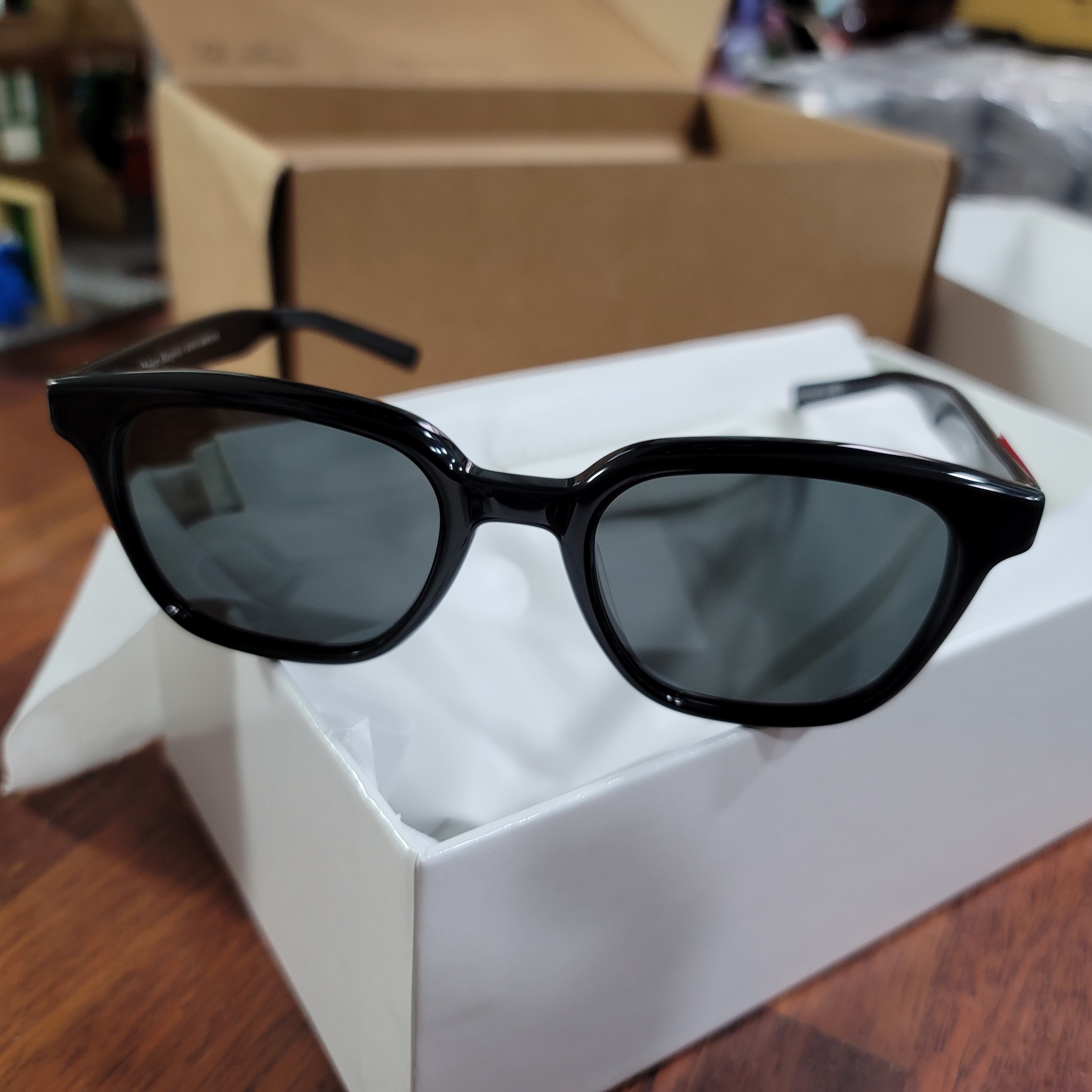 Gentle Monster x Maison Margiela MM007 Black Black 착용 스타일 - 1