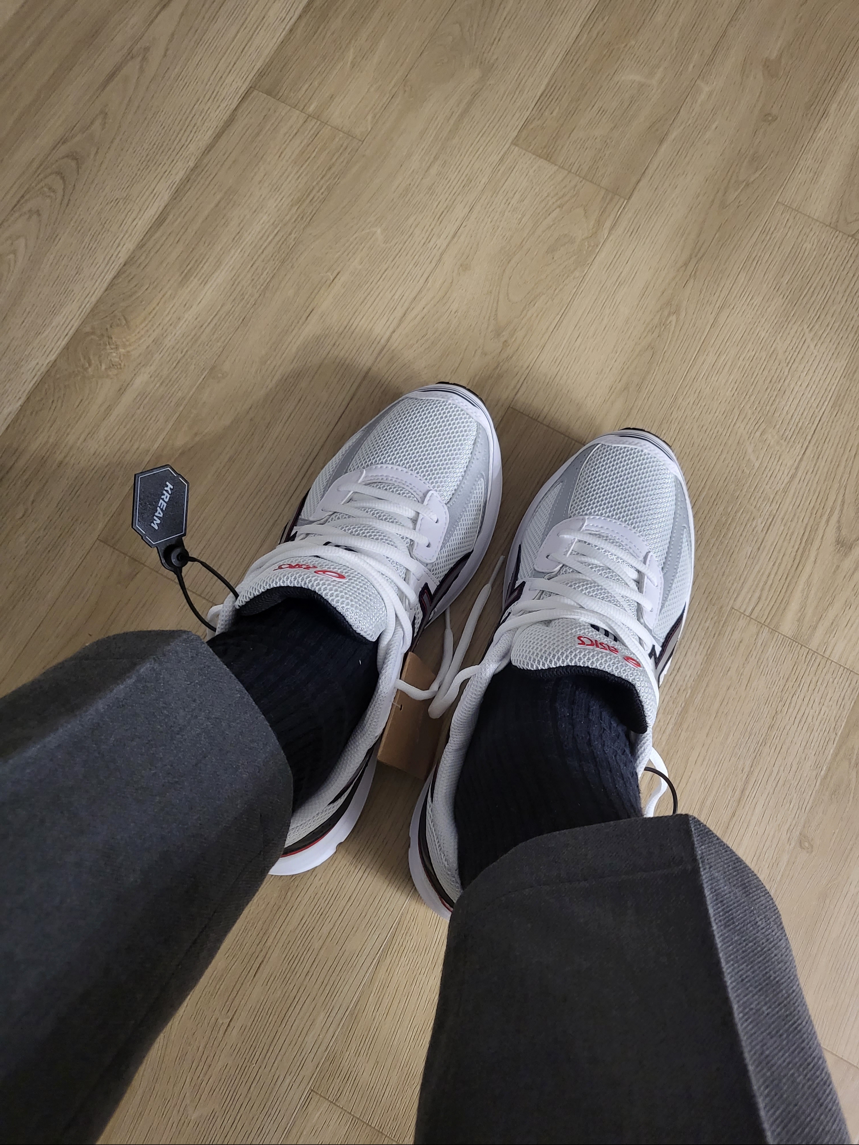 Asics Jog 100 S White Pure Silver - 2E Wide 착용 스타일 - 2