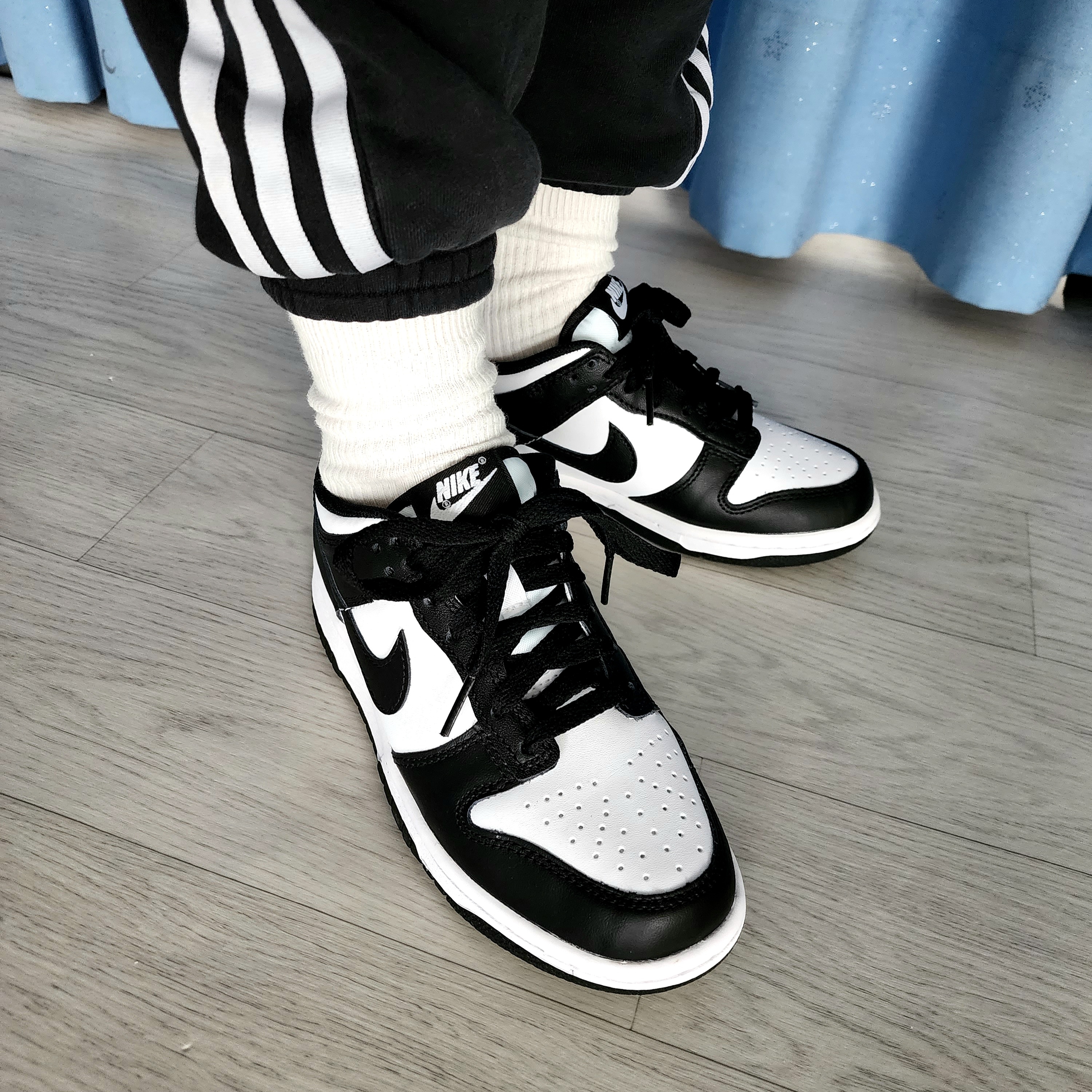 (GS) Nike Dunk Low Black 착용 스타일 - 1