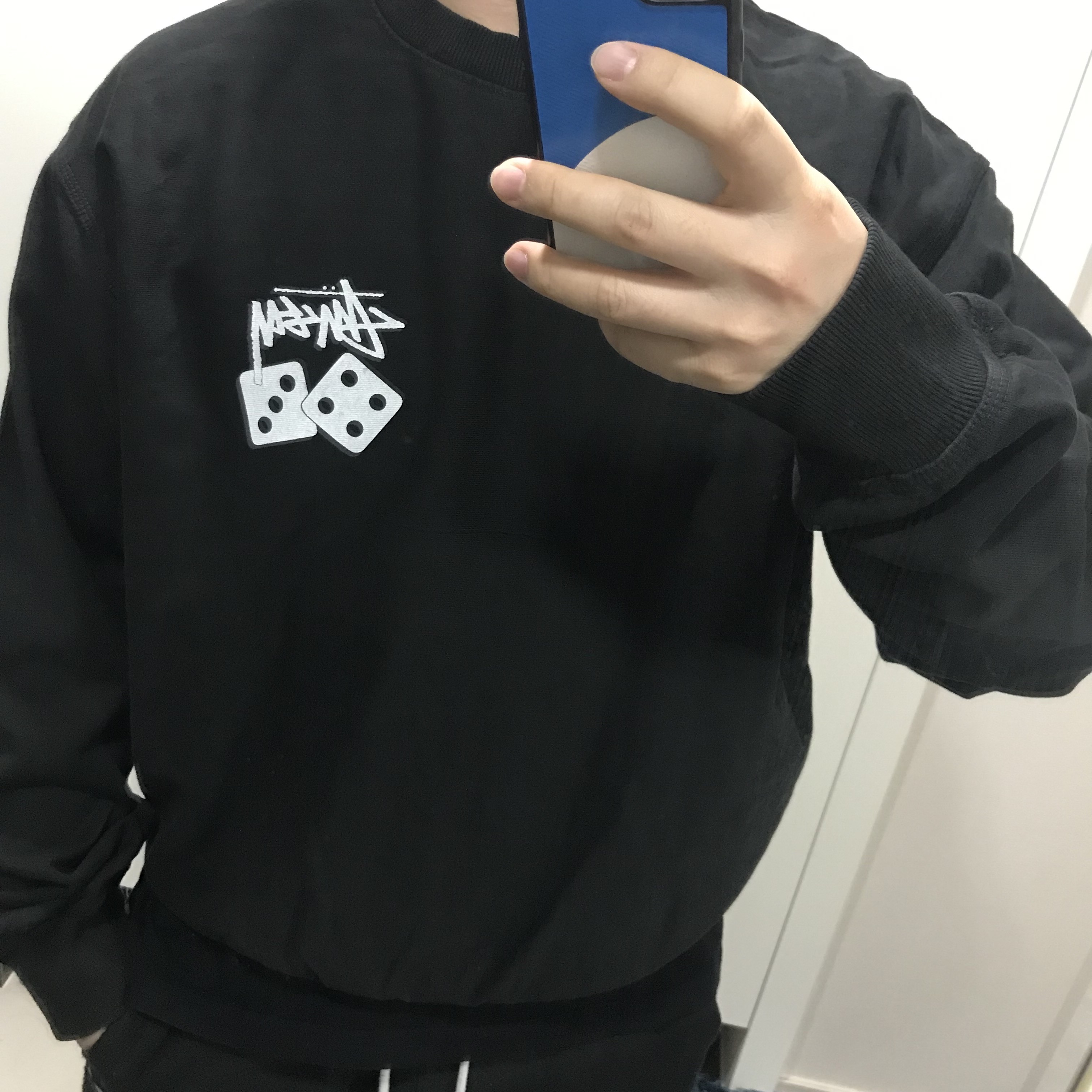 Stussy Dice Pigment Dyed Crew Black 착용 스타일