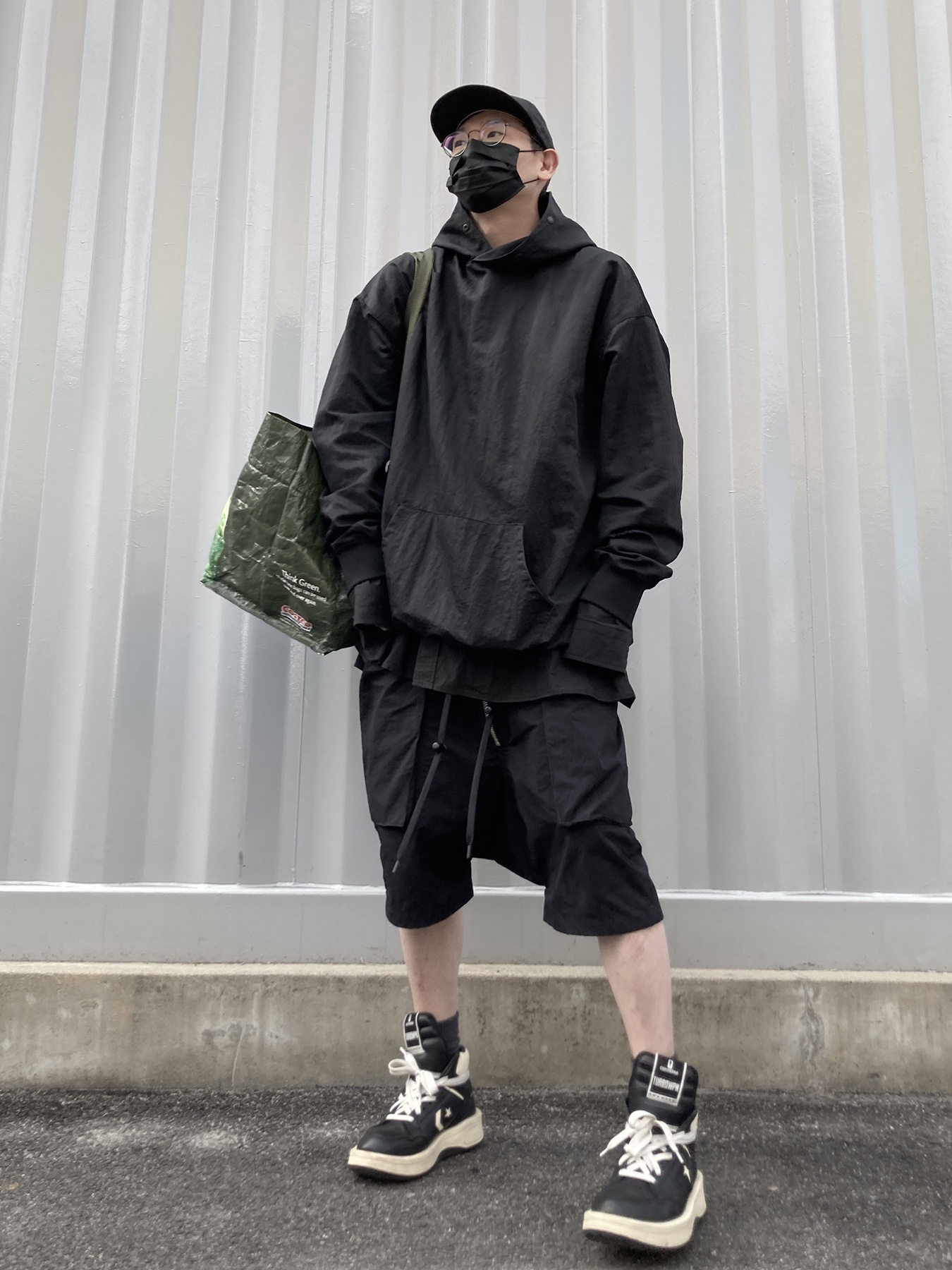Converse x Drkshdw Turbowpn Black Cream, Essentials x New Era Retro Crown Strapback Black 착용 스타일 - 3