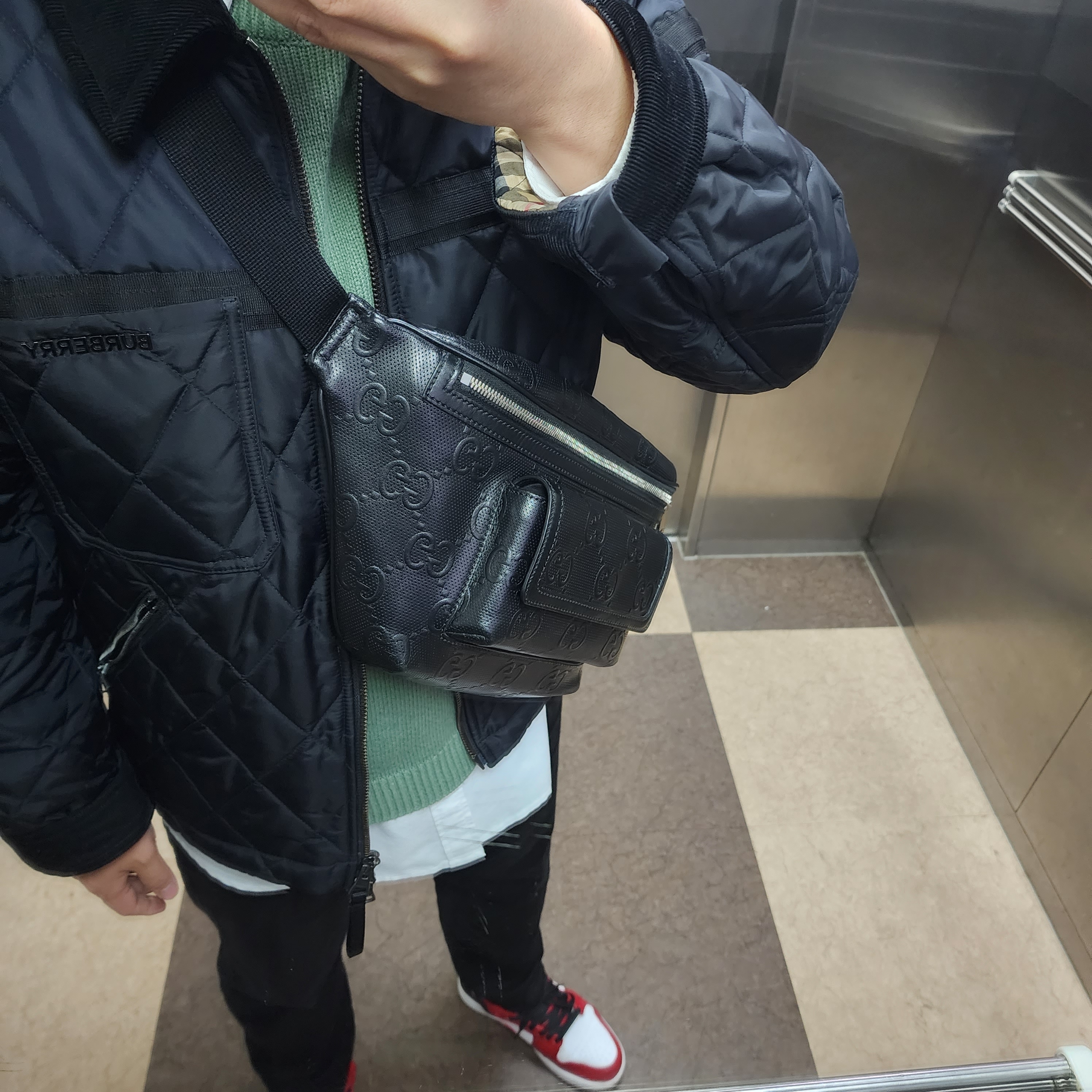 Jordan 1 Low White Gym Red Black, Gucci GG Embossed Belt Bag Black 착용 스타일