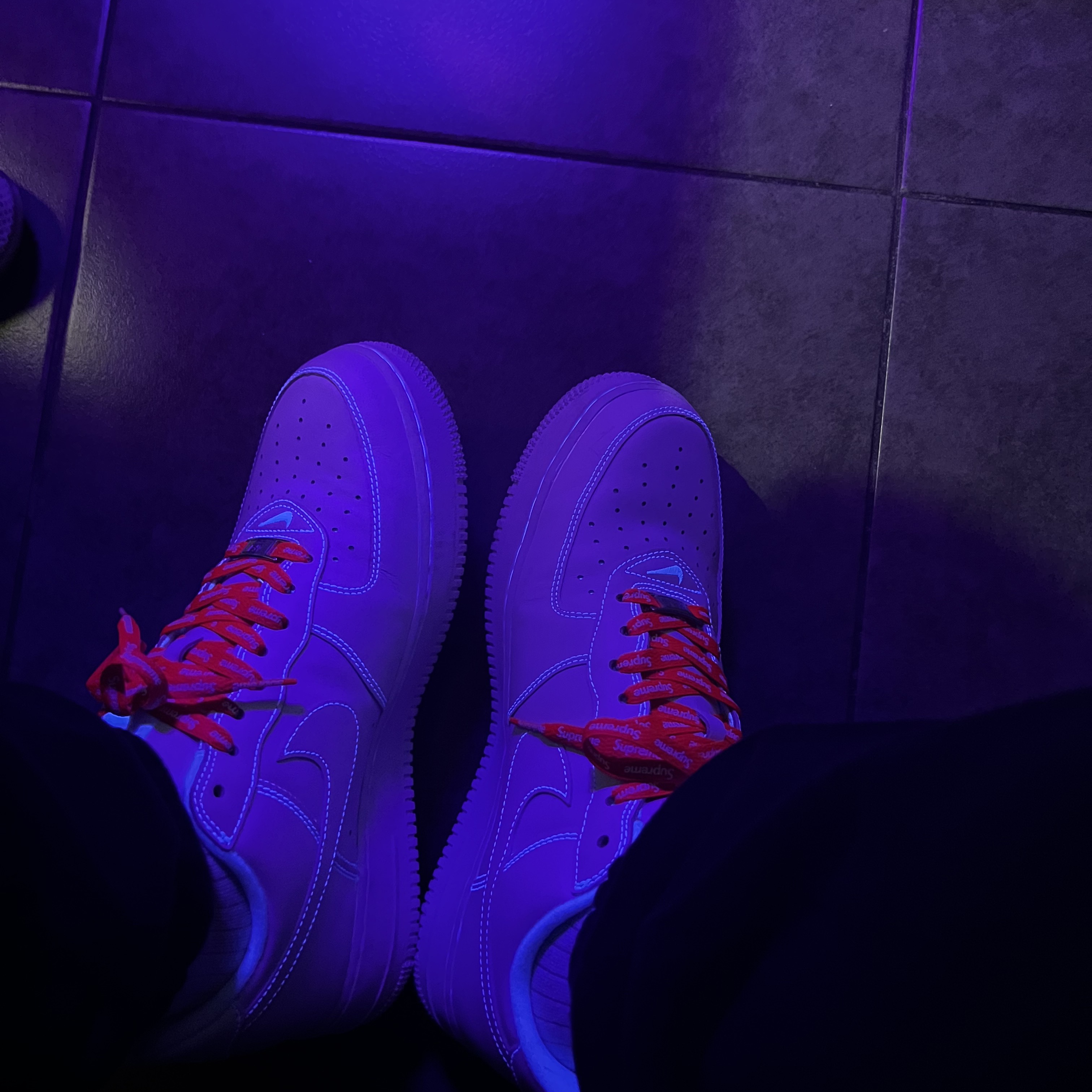 Nike x Supreme Air Force 1 Low White 착용 스타일