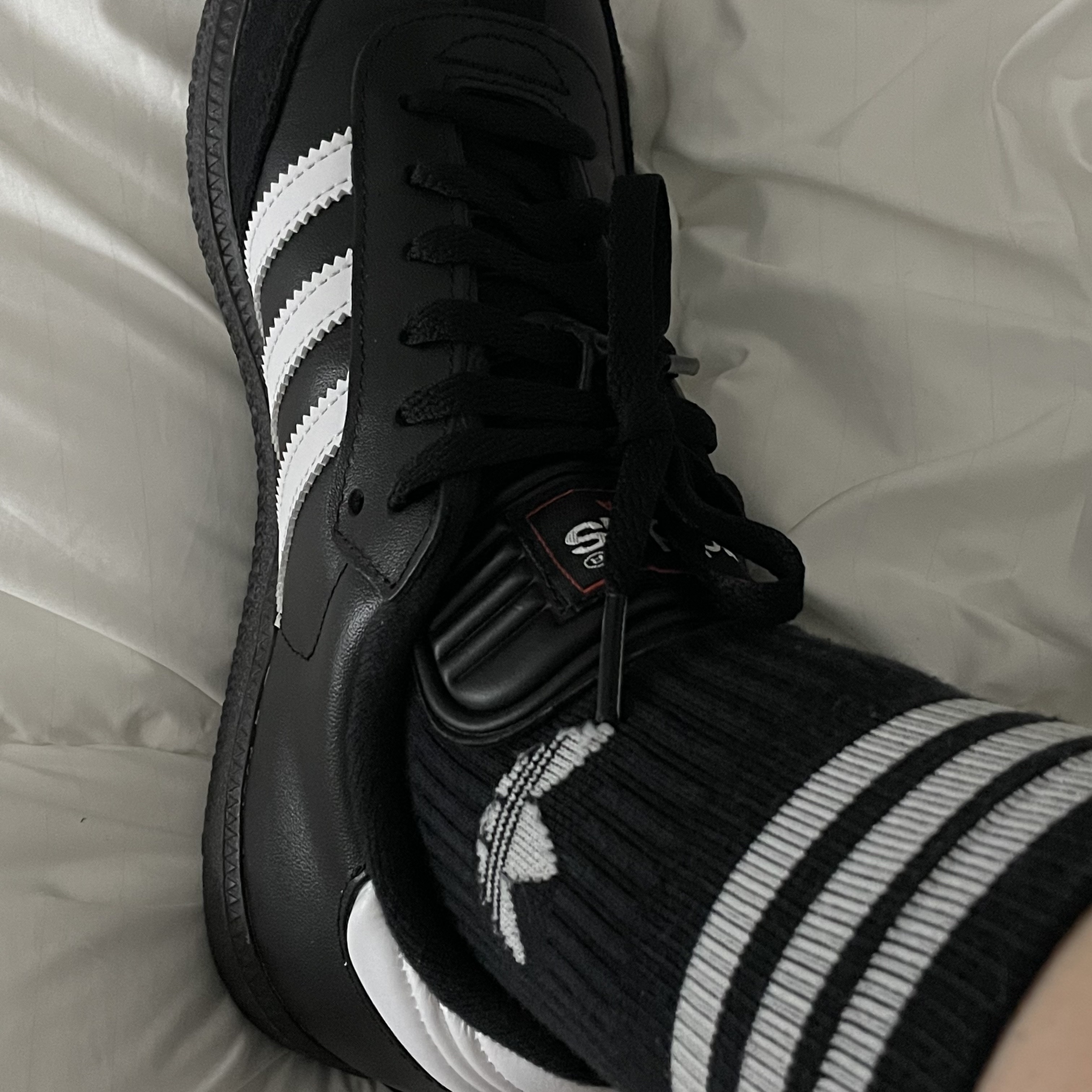 (J) Adidas Samba Classic Core Black 착용 스타일 - 1