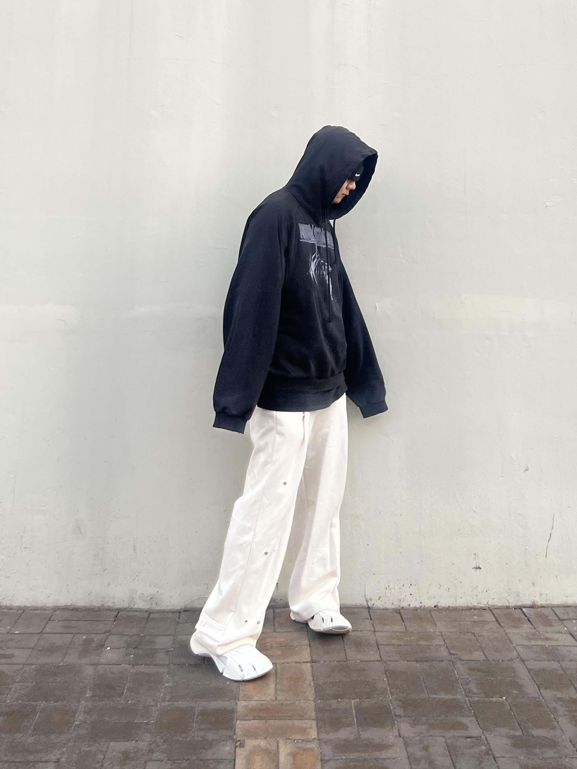 Project G/R Mind Slaughter Vintage Washeed Hoodie Black, Balenciaga Rubber Mold Closed Beige 착용 스타일 - 4