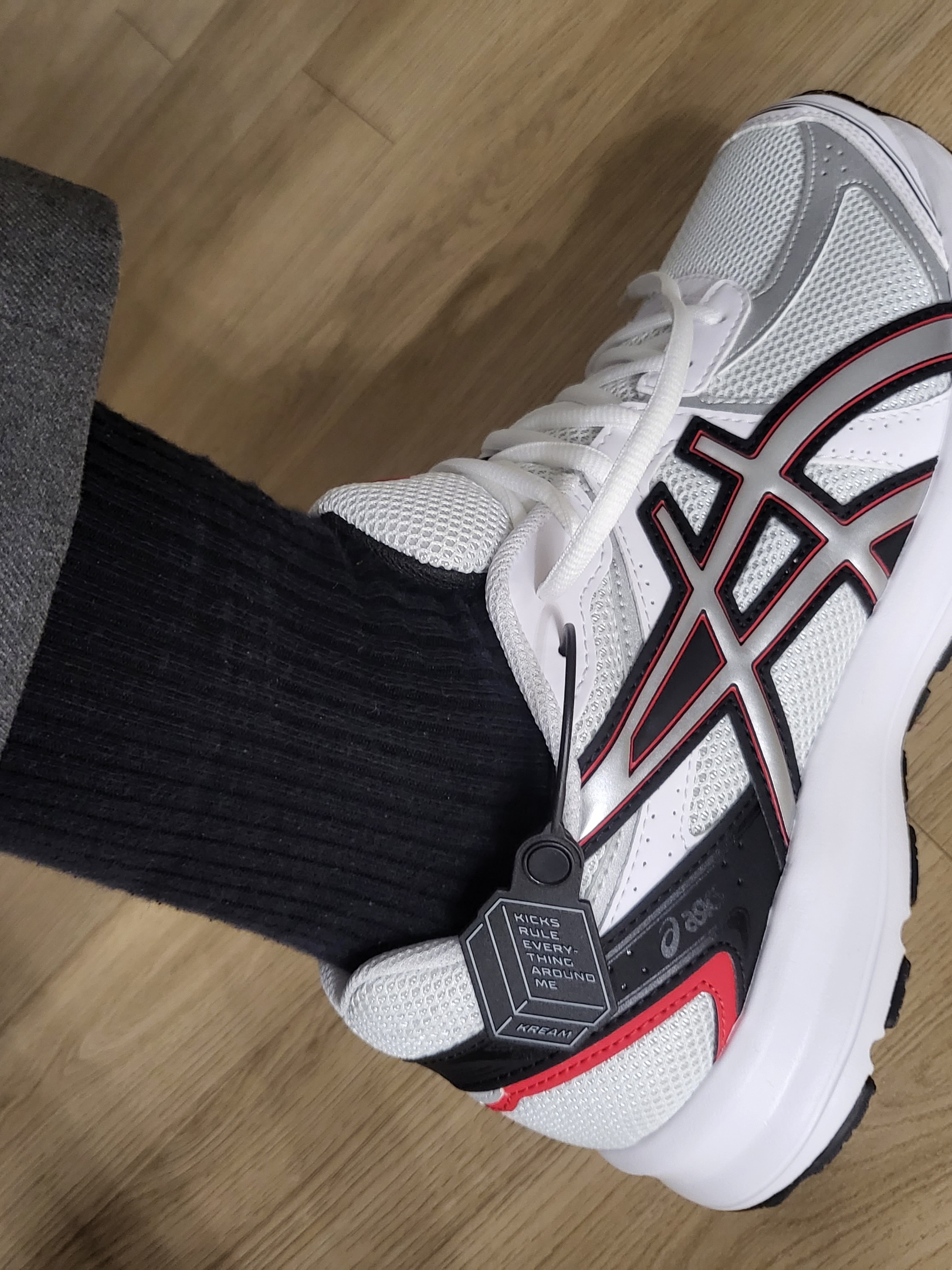 Asics Jog 100 S White Pure Silver - 2E Wide 착용 스타일 - 1