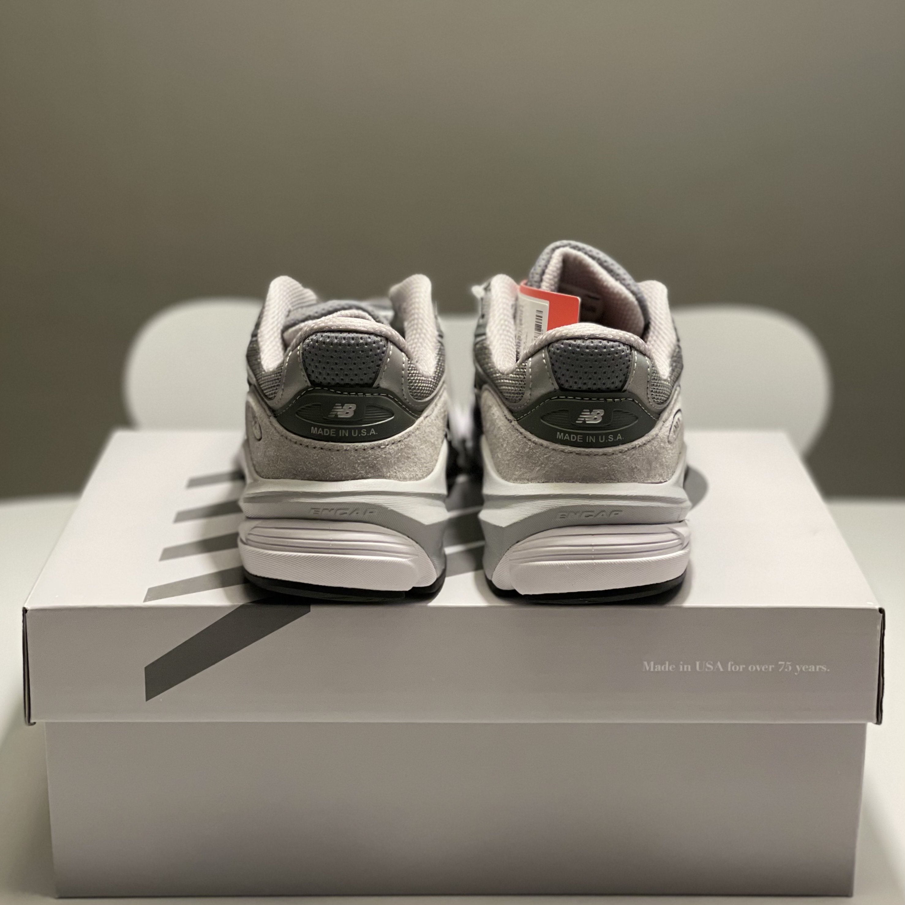 (W) New Balance 990v6 Made in USA Grey - B Standard 착용 스타일 - 5