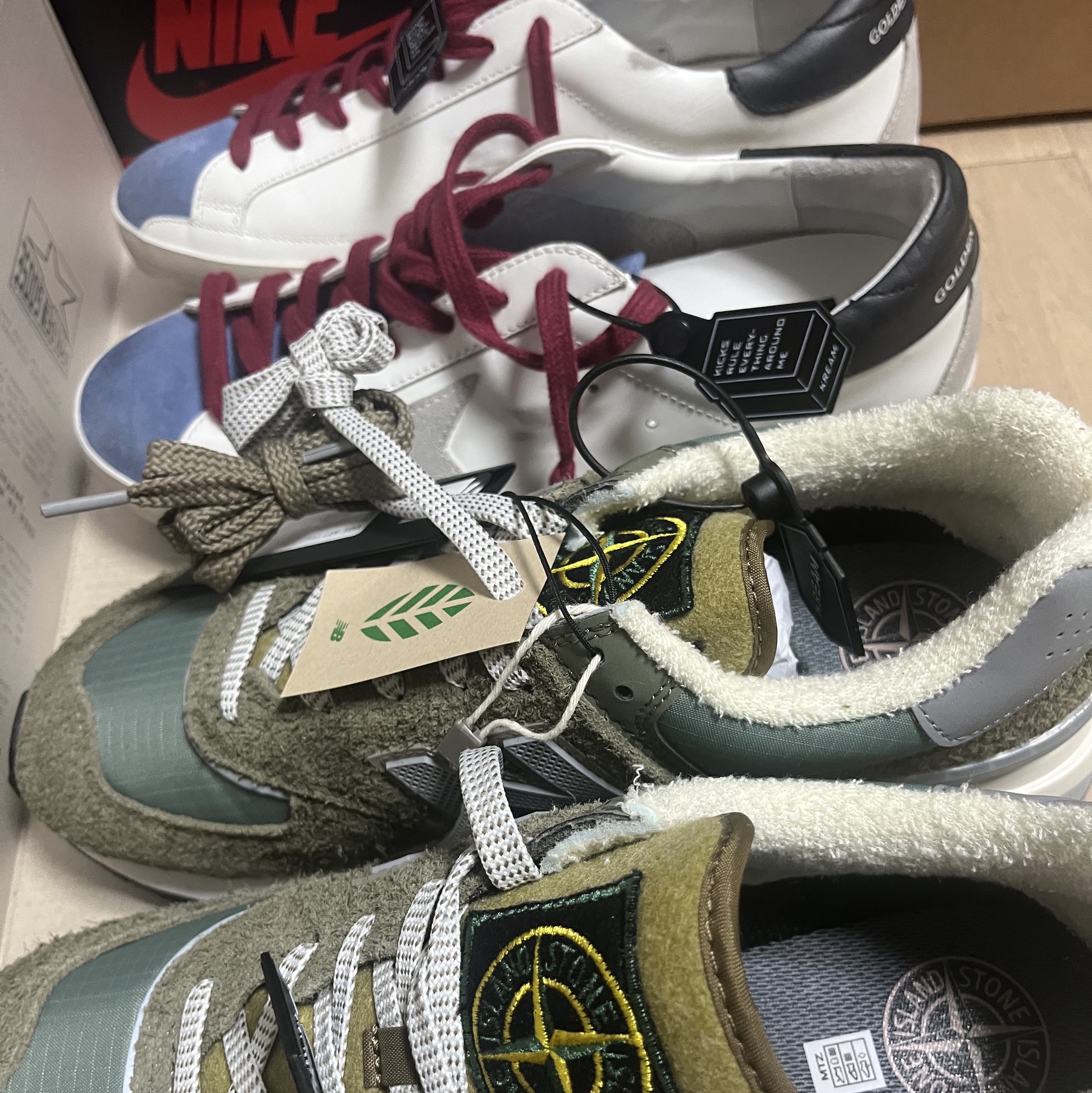 New Balance x Stone Island 574 Legacy Green, Golden Goose Superstar White Blue Heel Tab Sneakers 착용 스타일