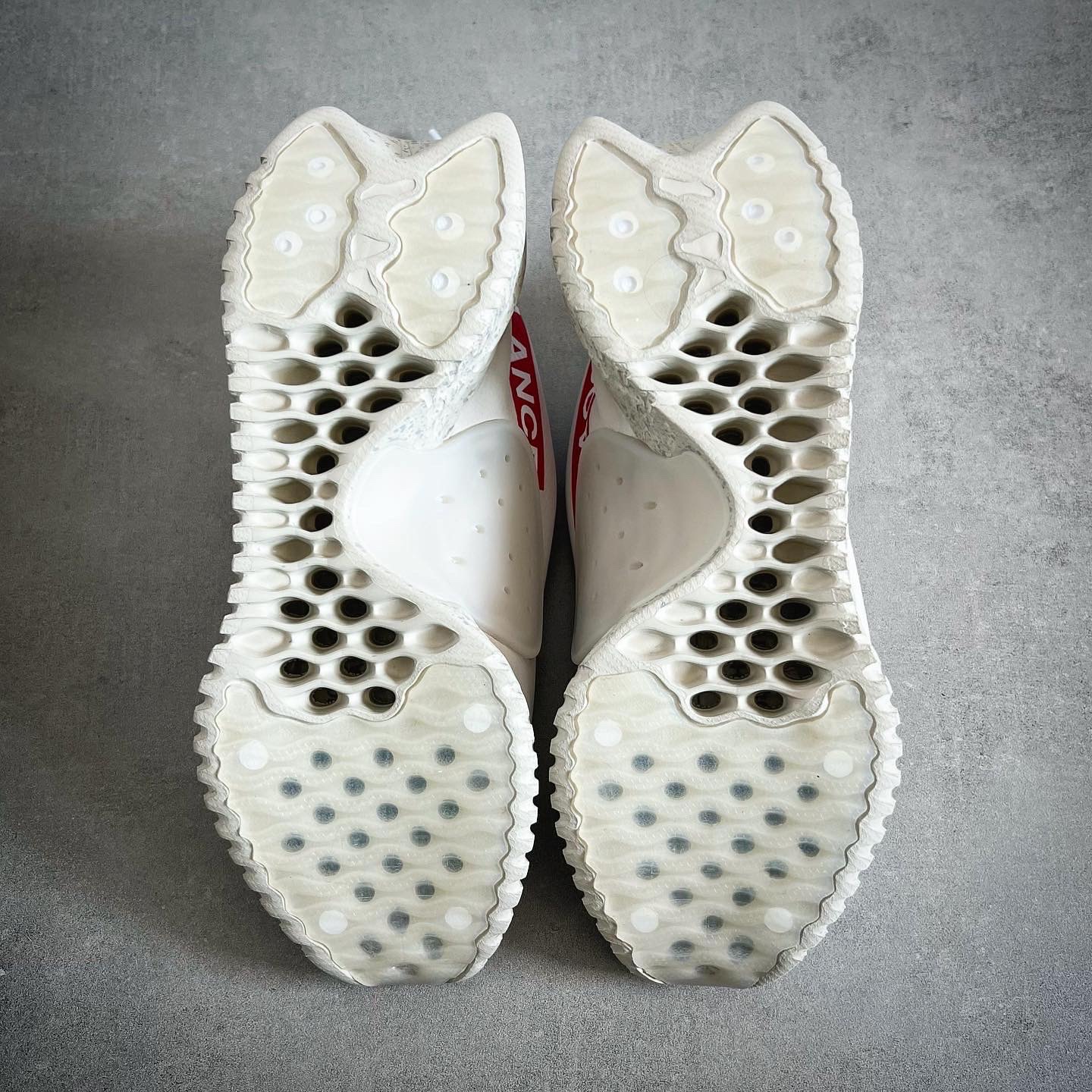 Nike x Undercover Moc Flow SP Light Bone 착용 스타일 - 3