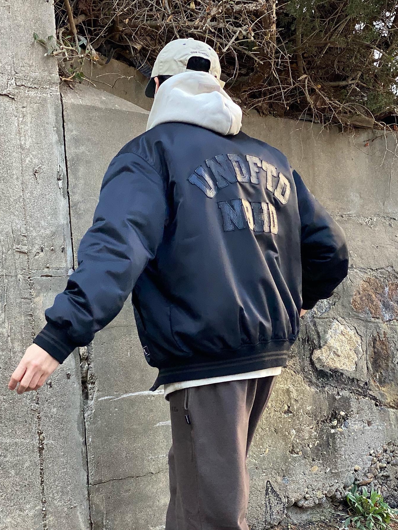 Essentials 1977 Hoodie Wheat - 22SS 착용 스타일 - 3