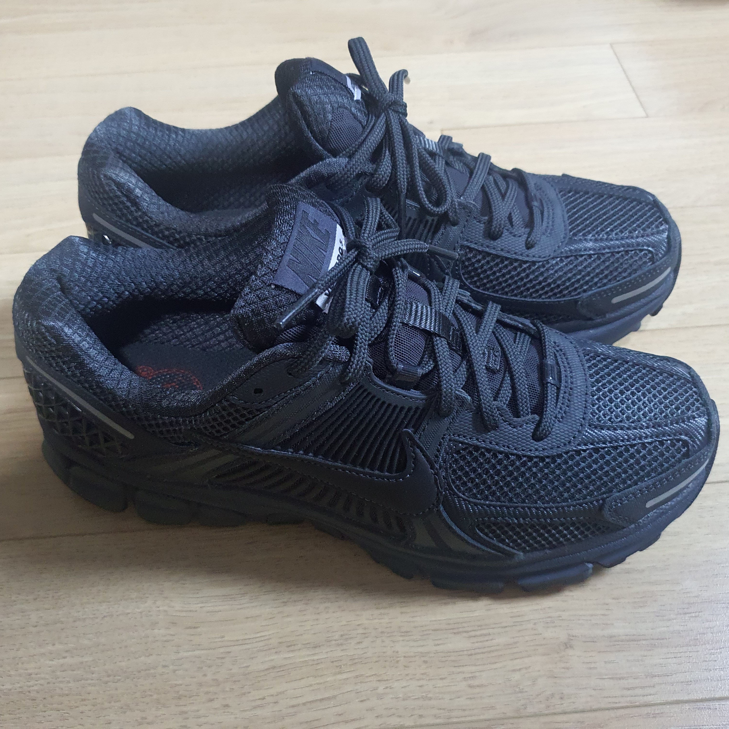 Nike Zoom Vomero 5 SP Anthracite 2023 착용 스타일 - 1