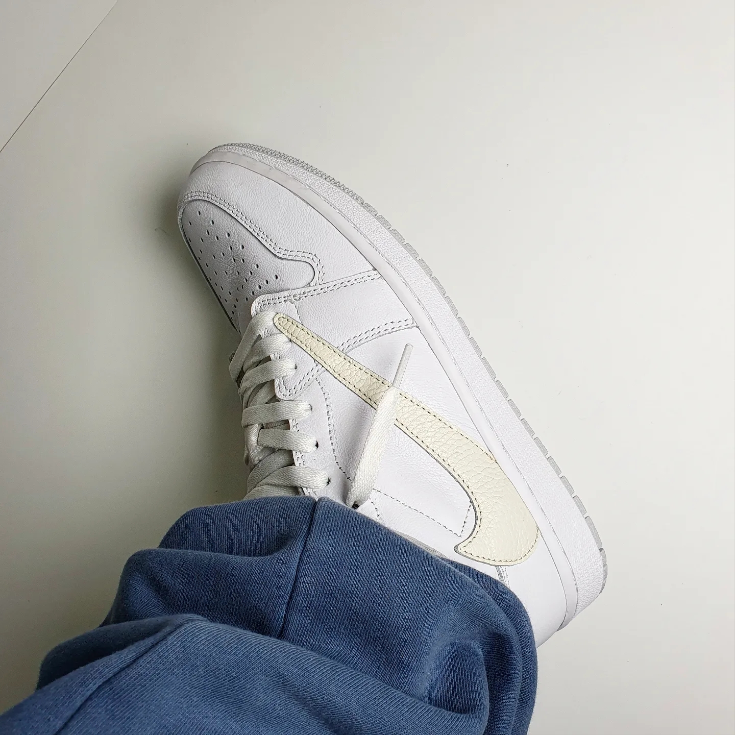 Jordan 1 Low OG Neutral Grey 착용 스타일 - 1