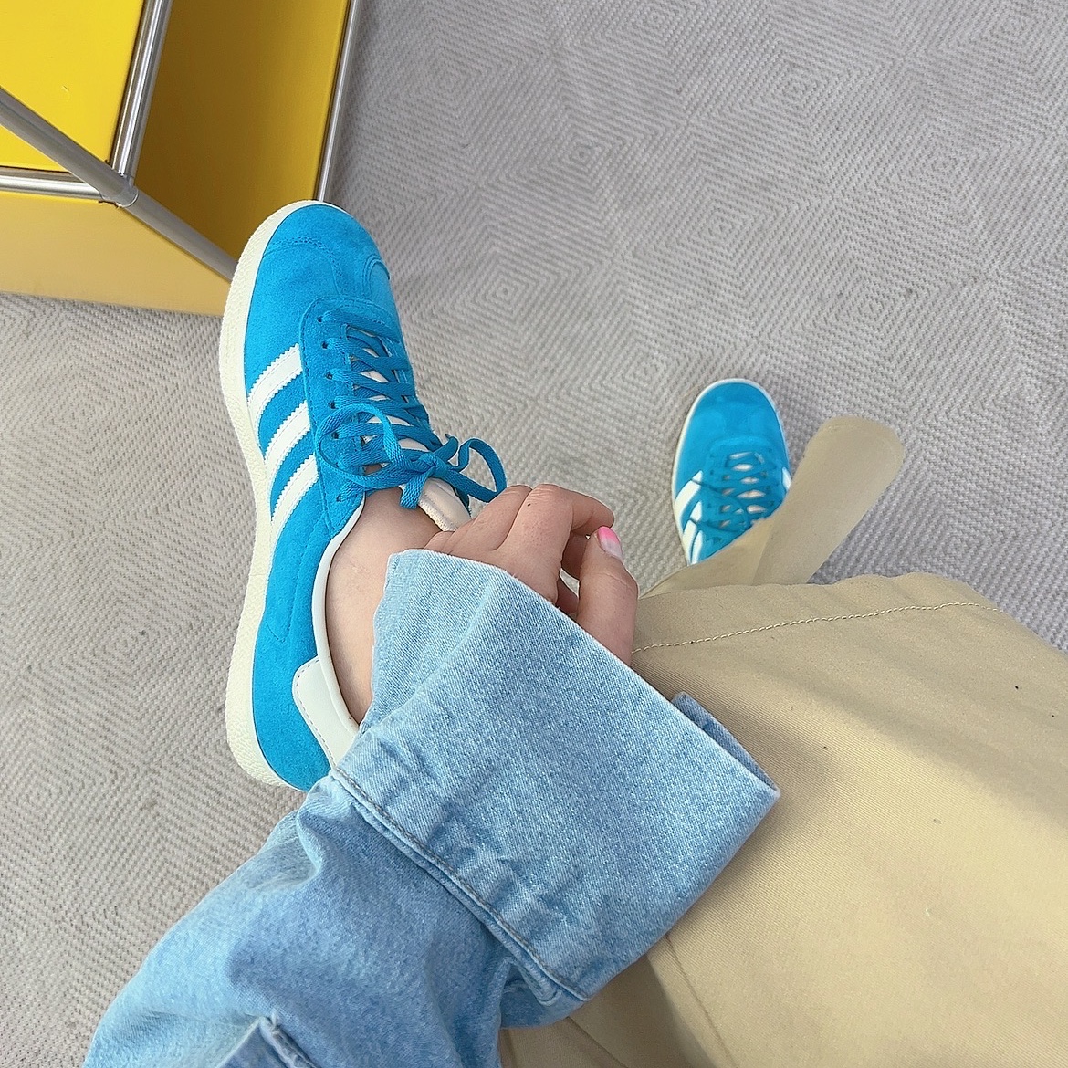 Adidas Gazelle Bold Aqua Off White 착용 스타일 - 4