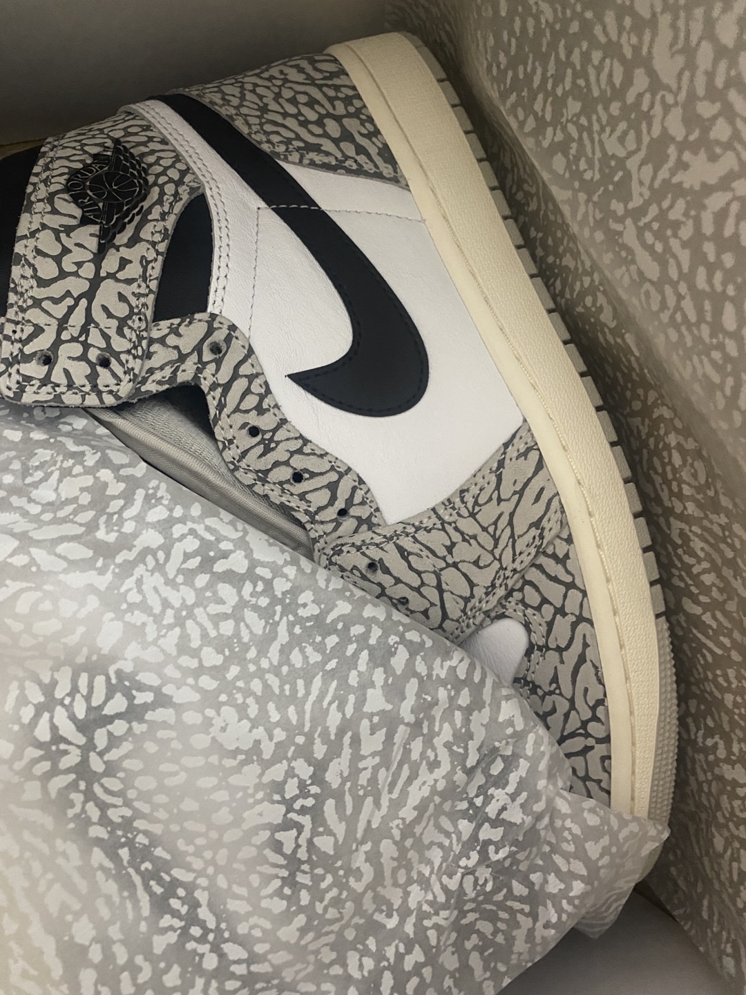 Jordan 1 Retro High OG White Cement 착용 스타일