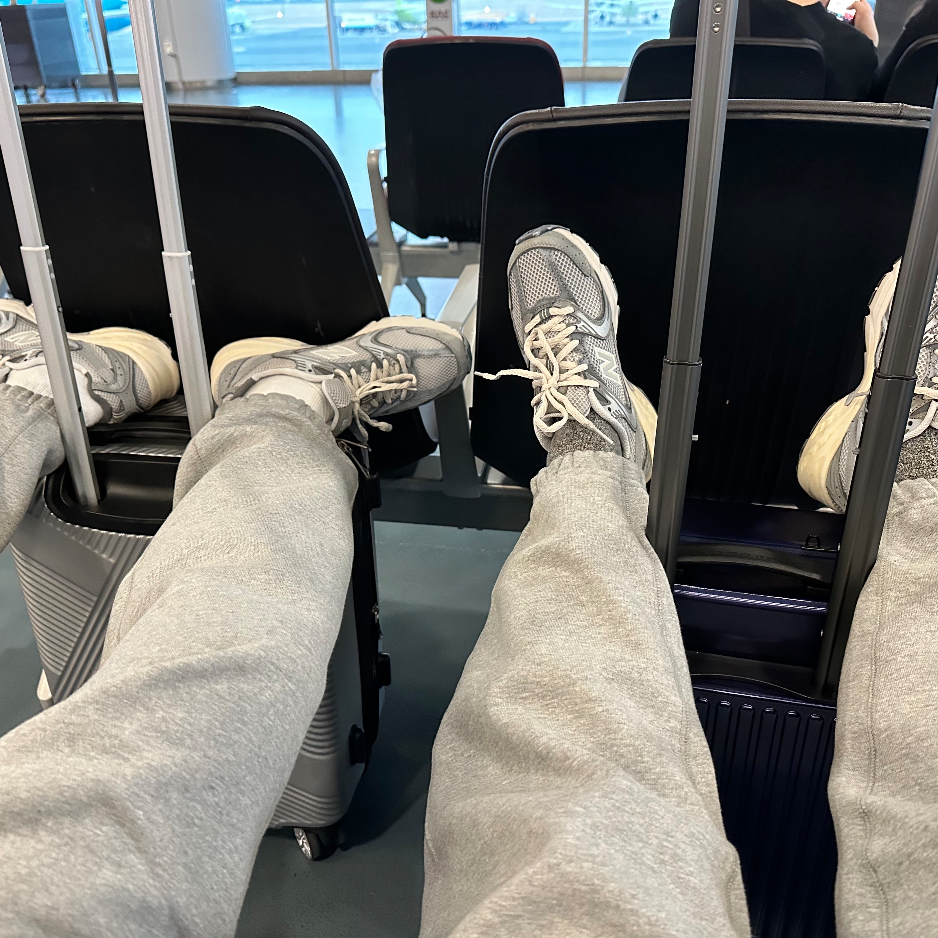 New Balance 530 Premium Vintage Grey Matter 착용 스타일