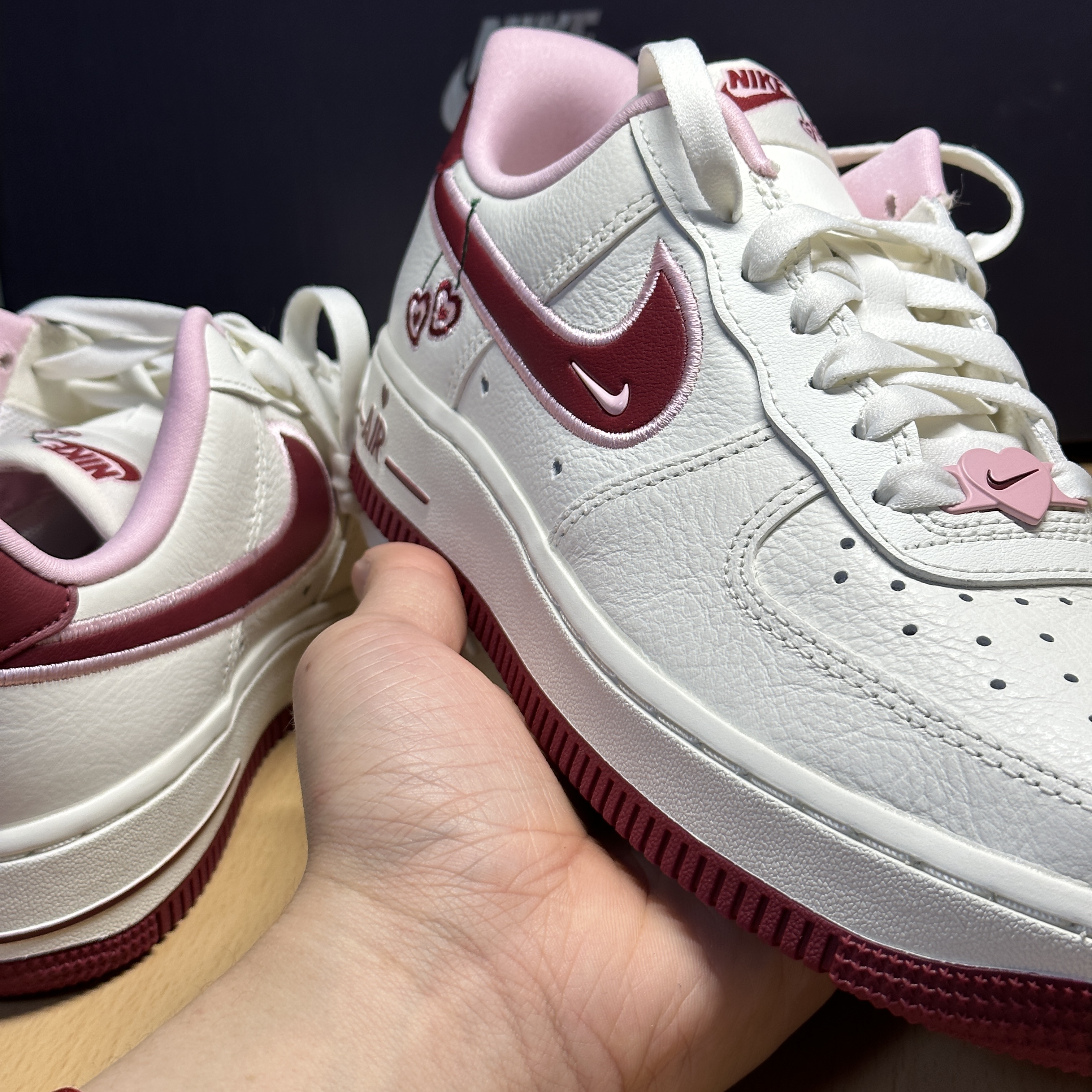 (W) Nike Air Force 1 Low White Red 착용 스타일 - 1