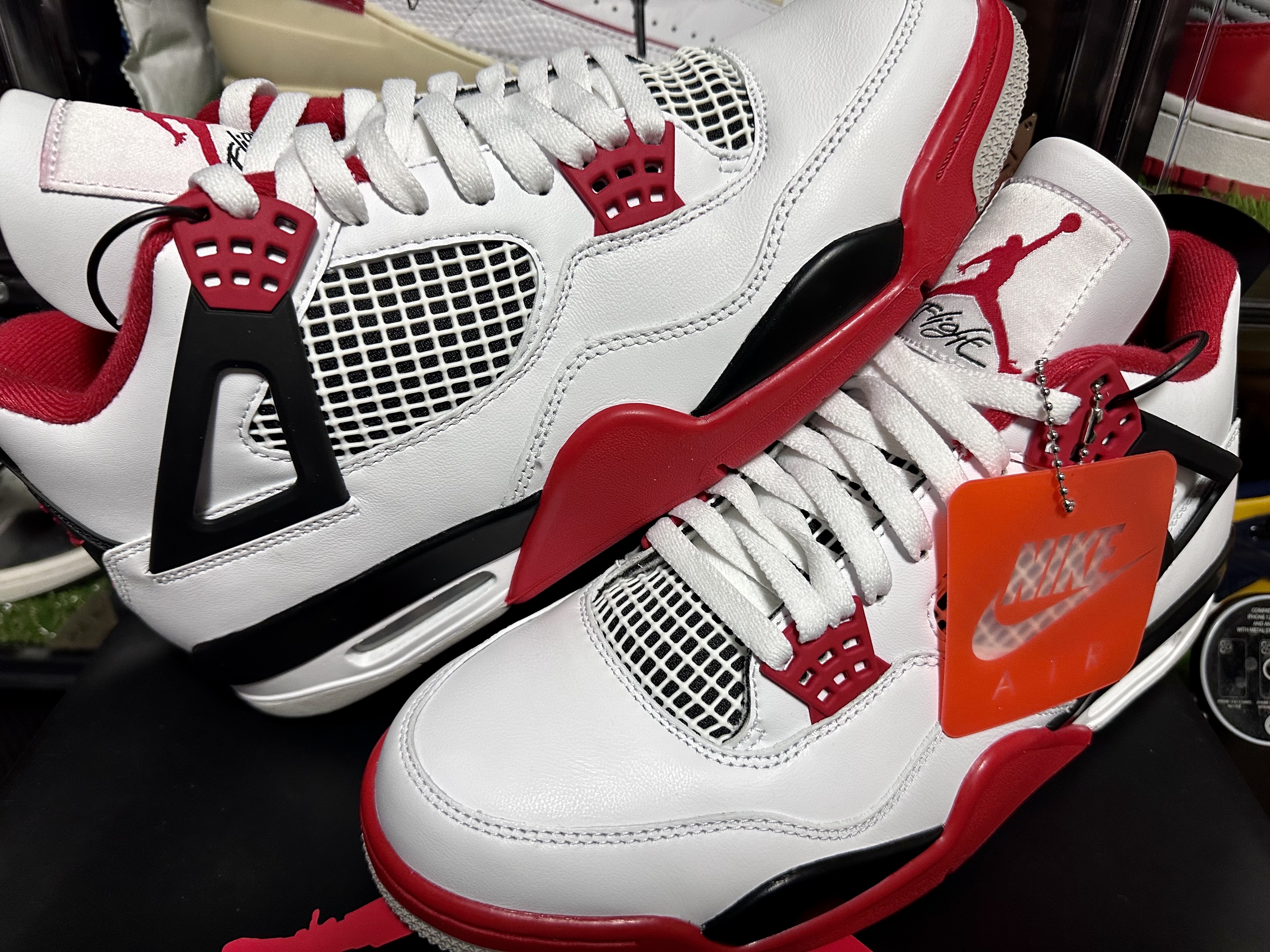 Jordan 4 Retro OG Fire Red 2020 착용 스타일 - 2