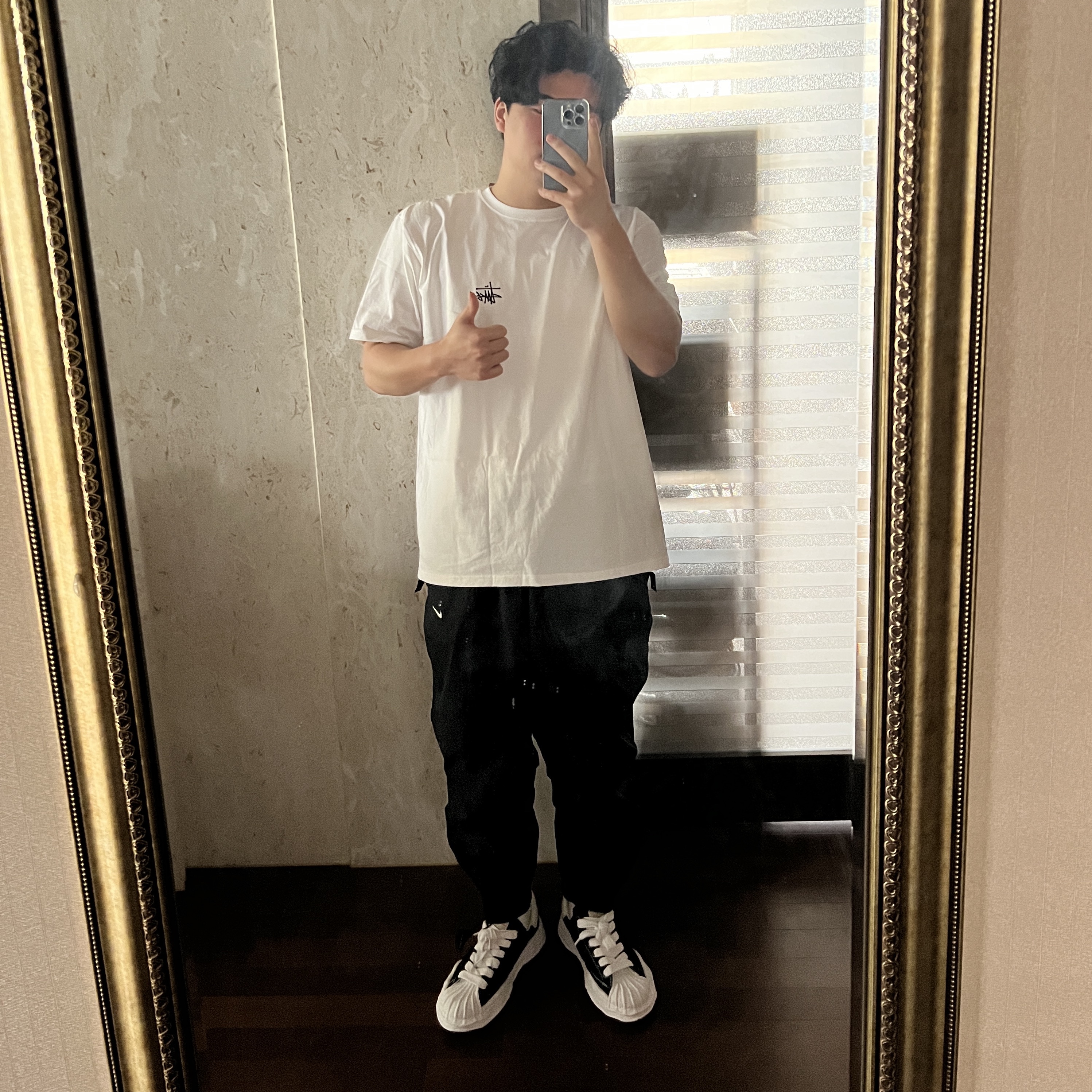 Maison Mihara Yasuhiro Blakey OG Sole Canvas Low-top Sneakers Black White, Stussy Basic Stussy T-Shirt White 2022 착용 스타일 - 1