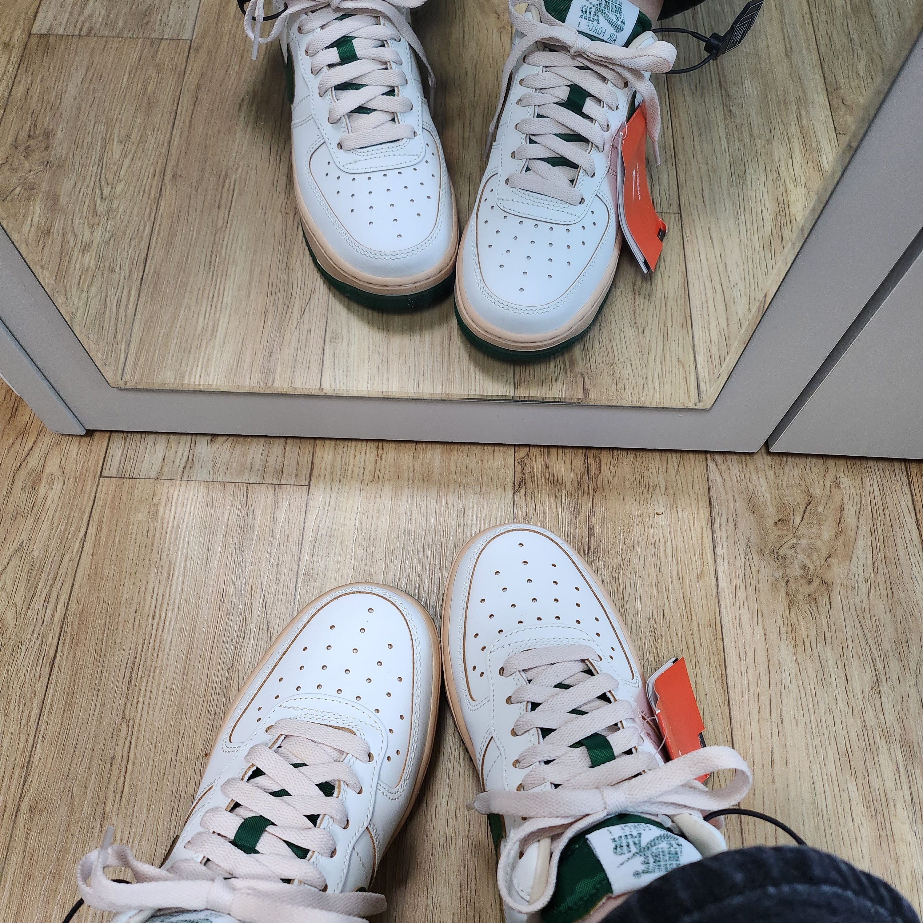 (W) Nike Air Force 1 Low Gorge Green 착용 스타일 - 5