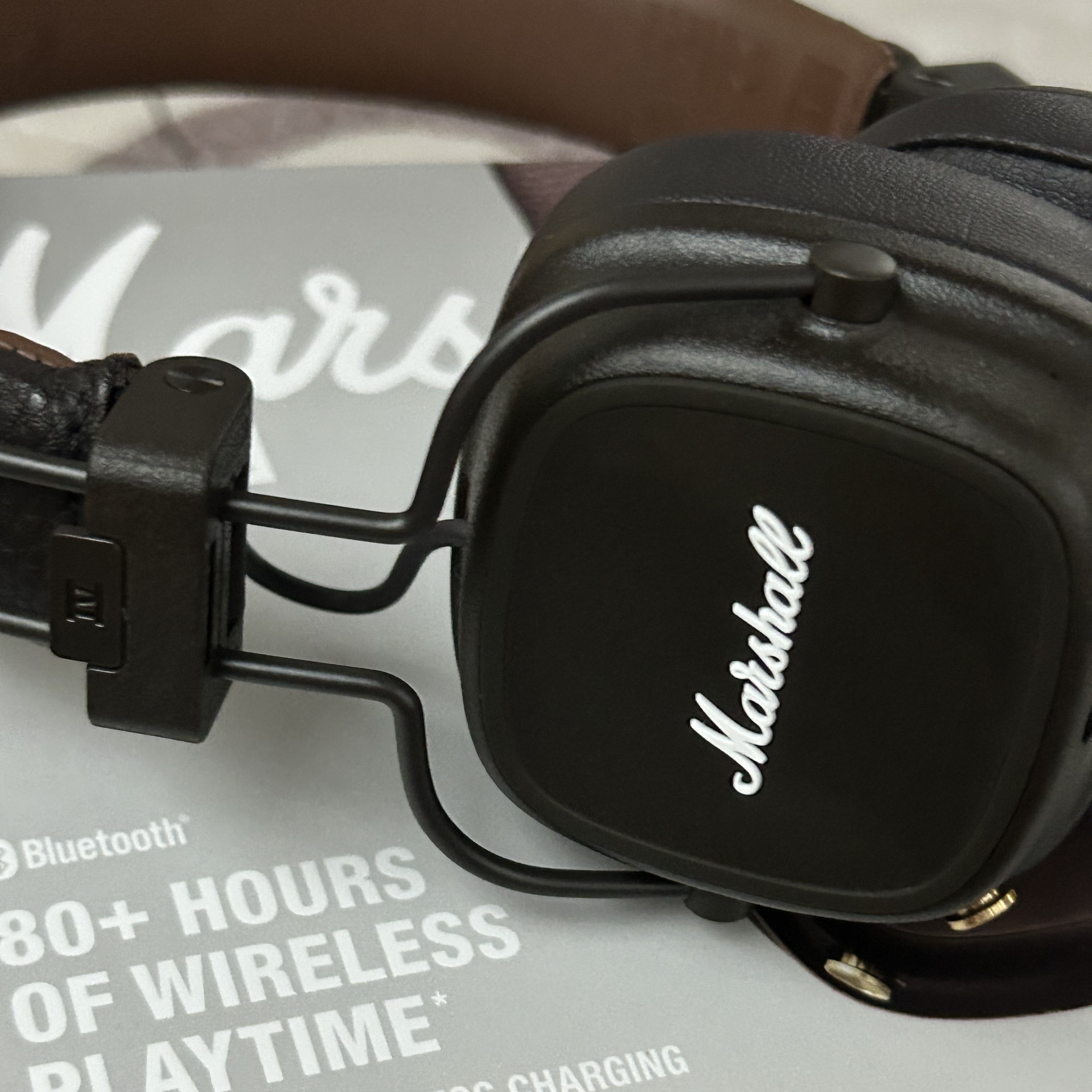 Marshall Major IV Brown (Korean Ver.) 착용 스타일 - 2