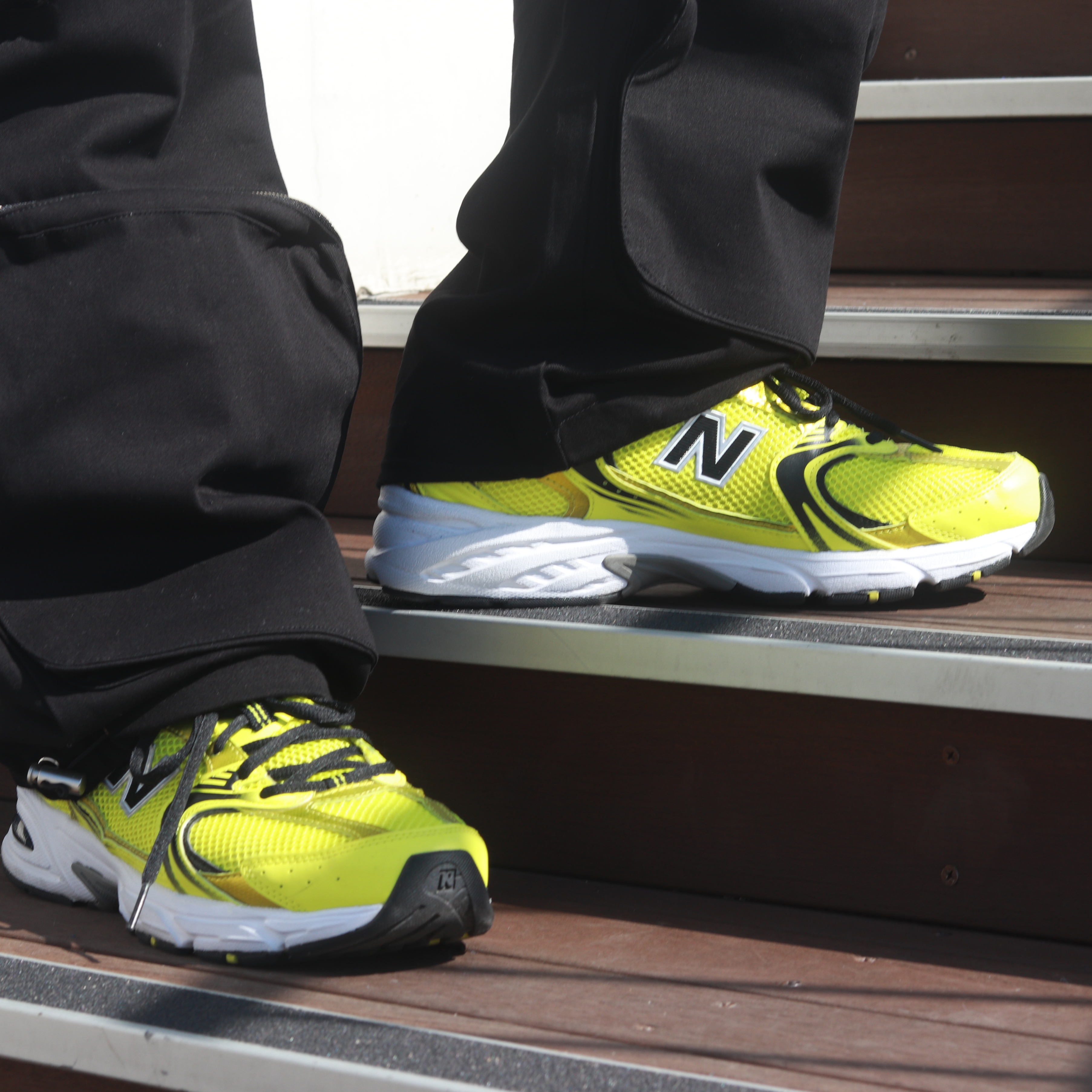 New Balance 530 Yellow 착용 스타일