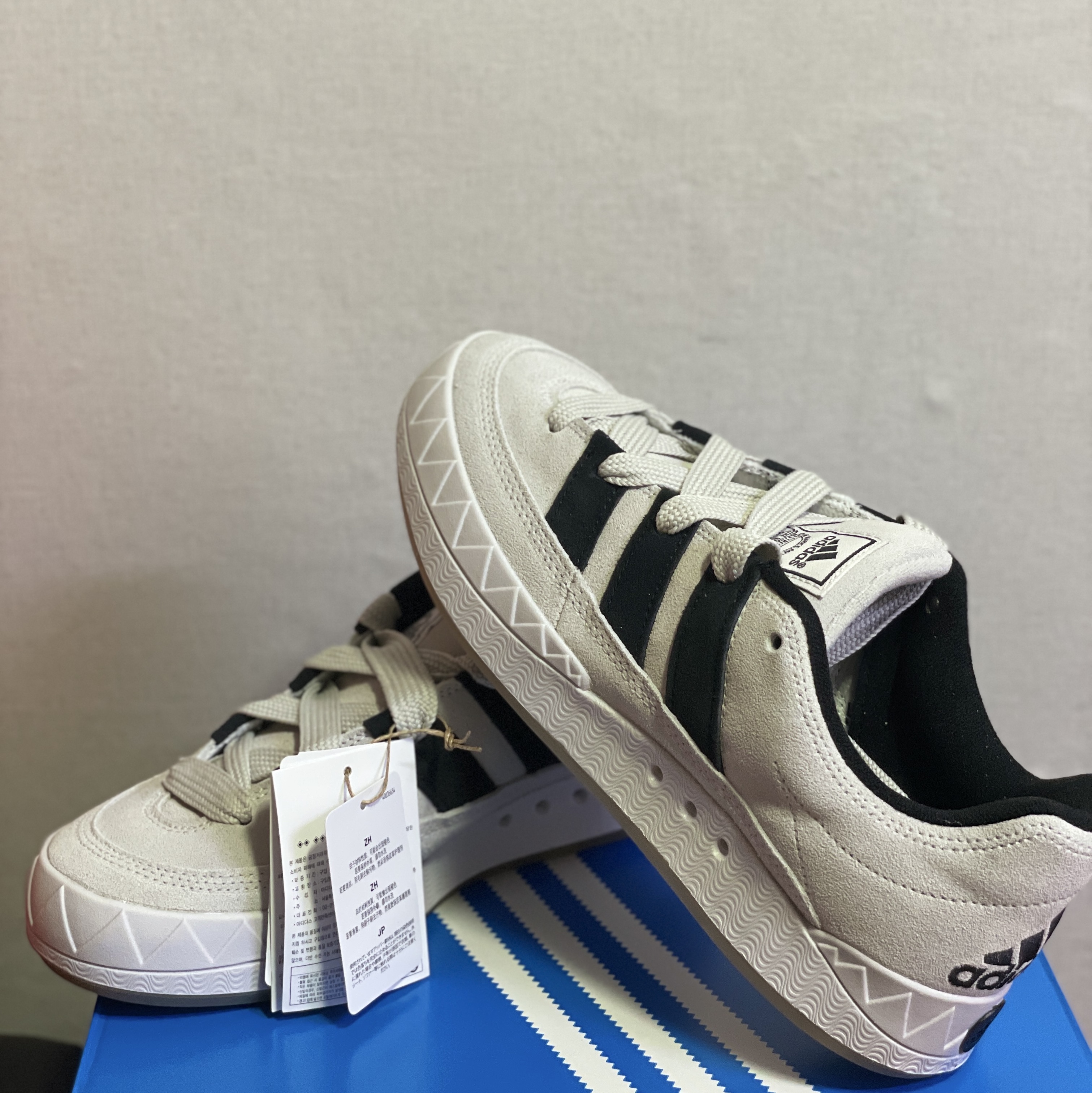 Adidas Adimatic Grey One 착용 스타일 - 2