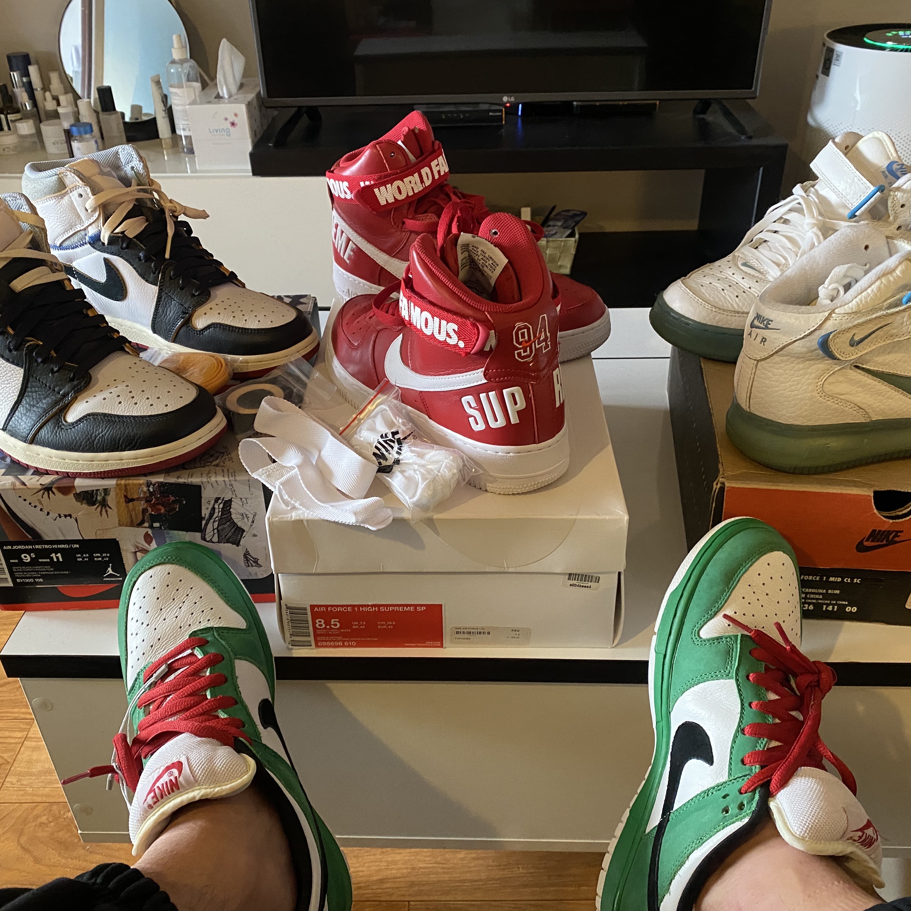 Nike x Supreme SB Dunk Low Black 착용 스타일 - 3