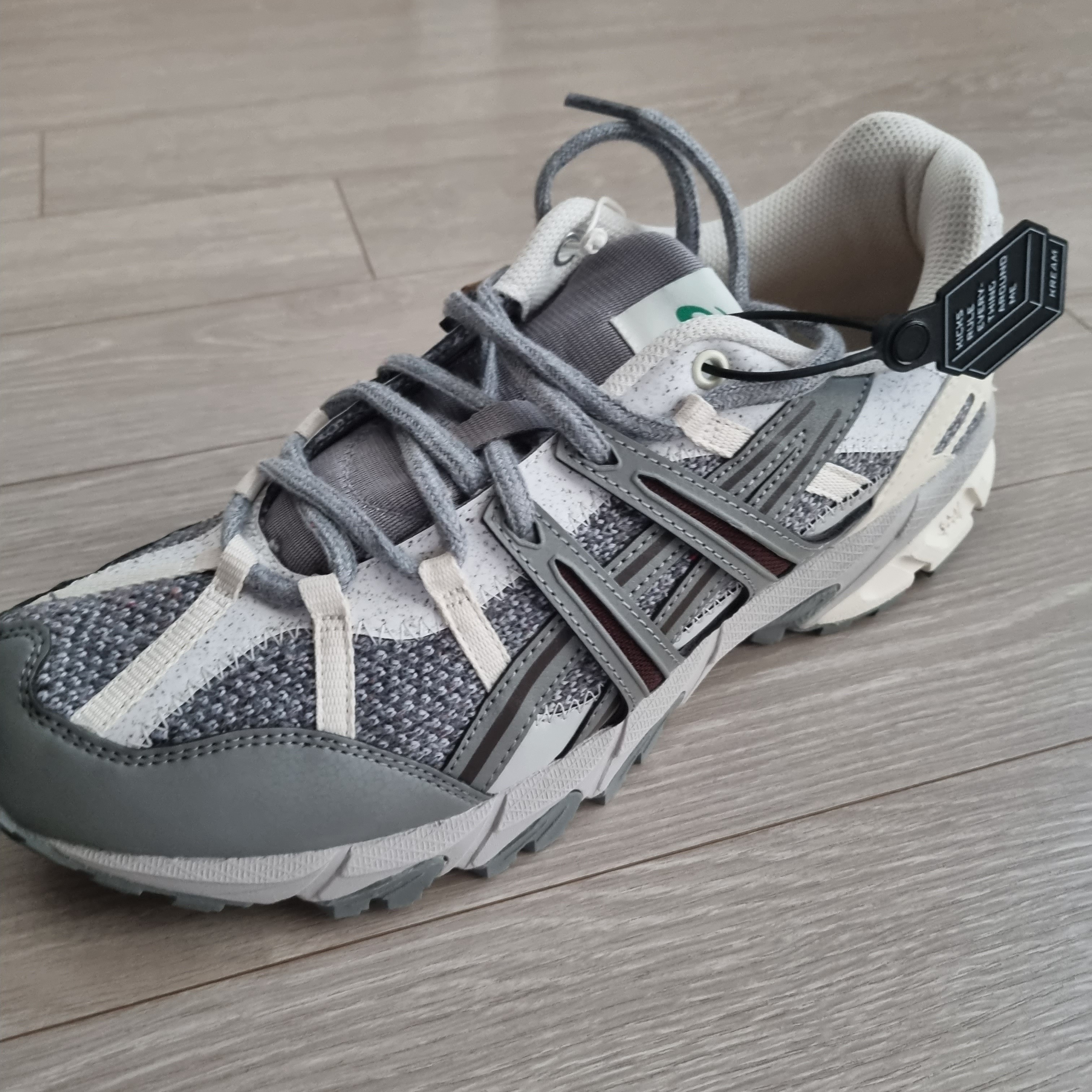 Asics Gel-Sonoma 15-50 Oyster Grey Cream 착용 스타일