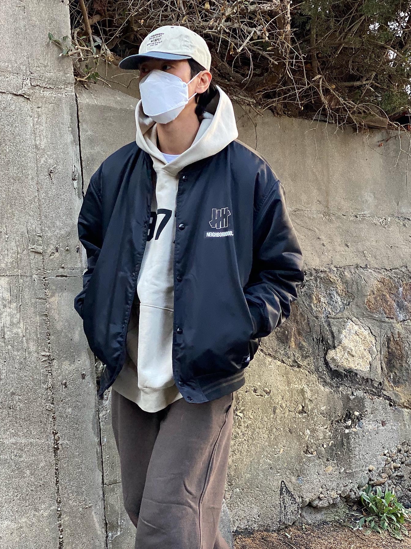 Essentials 1977 Hoodie Wheat - 22SS 착용 스타일 - 4