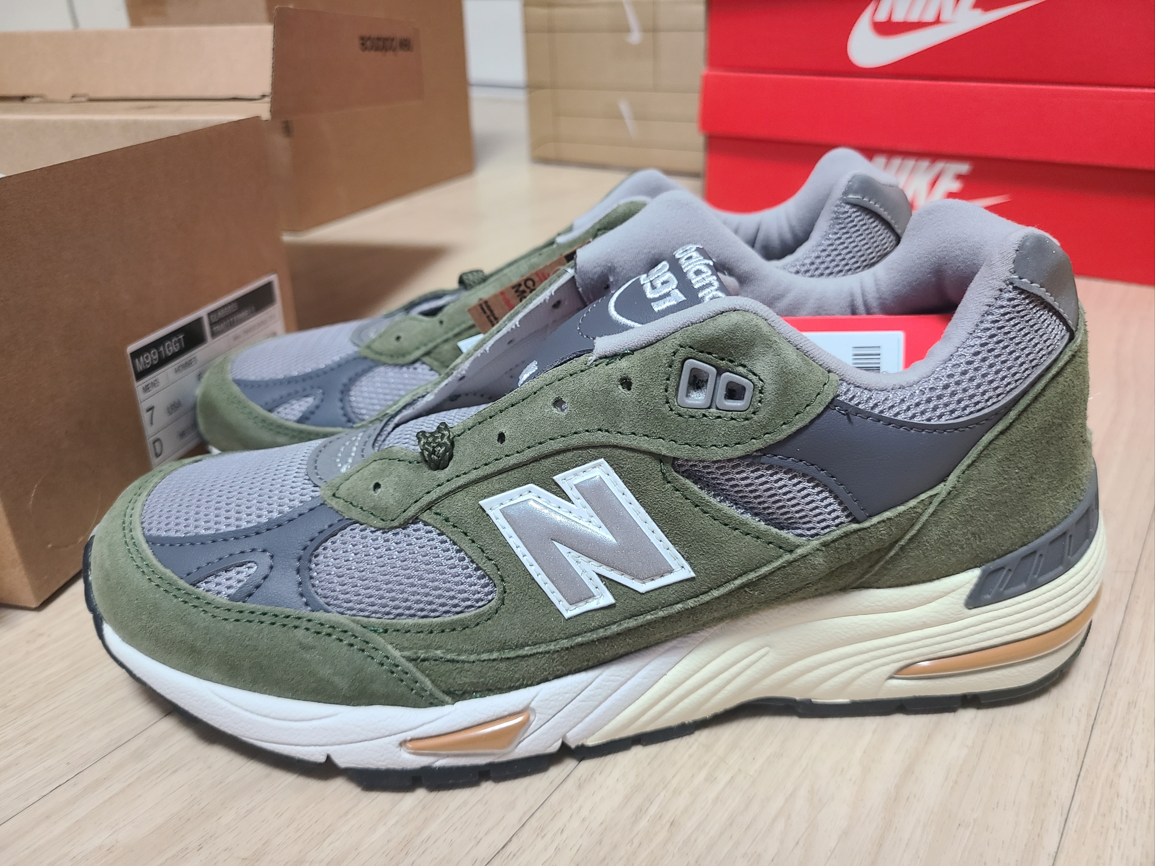 New Balance 991 Made in UK Green Grey 착용 스타일