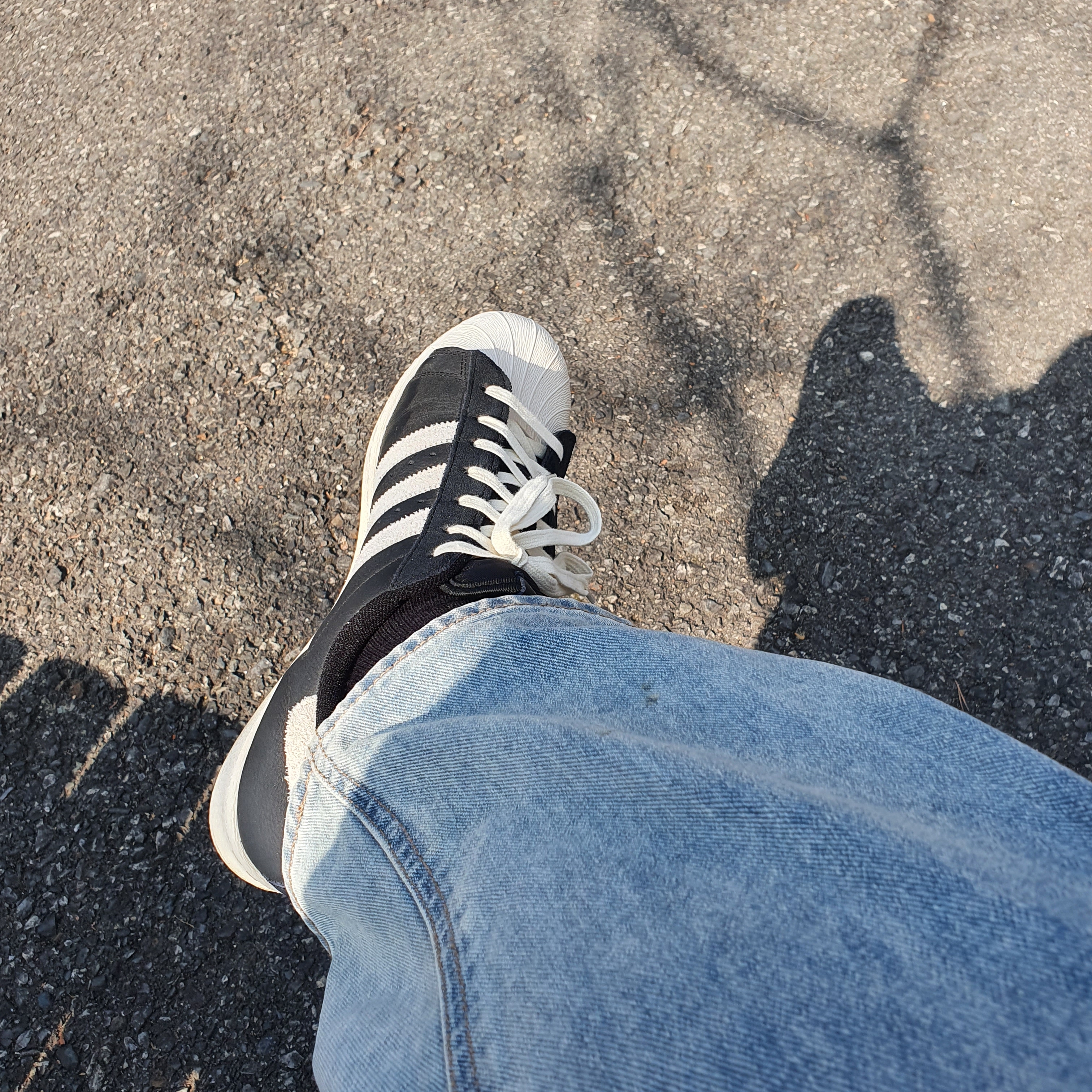 Adidas Superstar 82 Black White 착용 스타일
