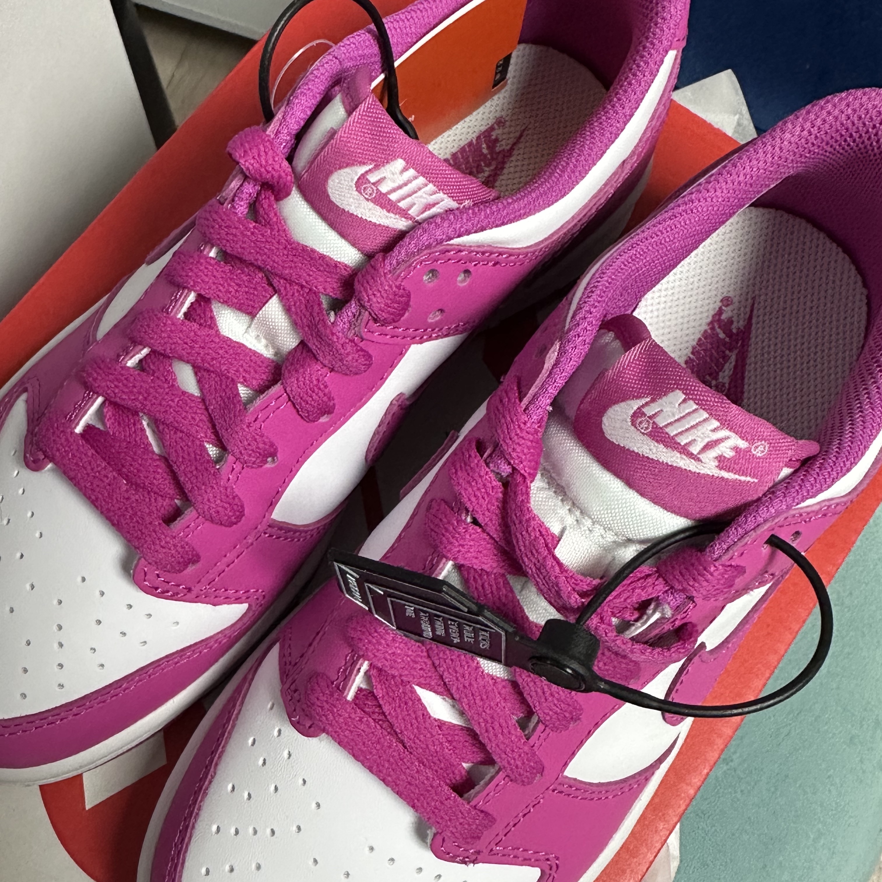 (GS) Nike Dunk Low White Active Fuchsia 착용 스타일