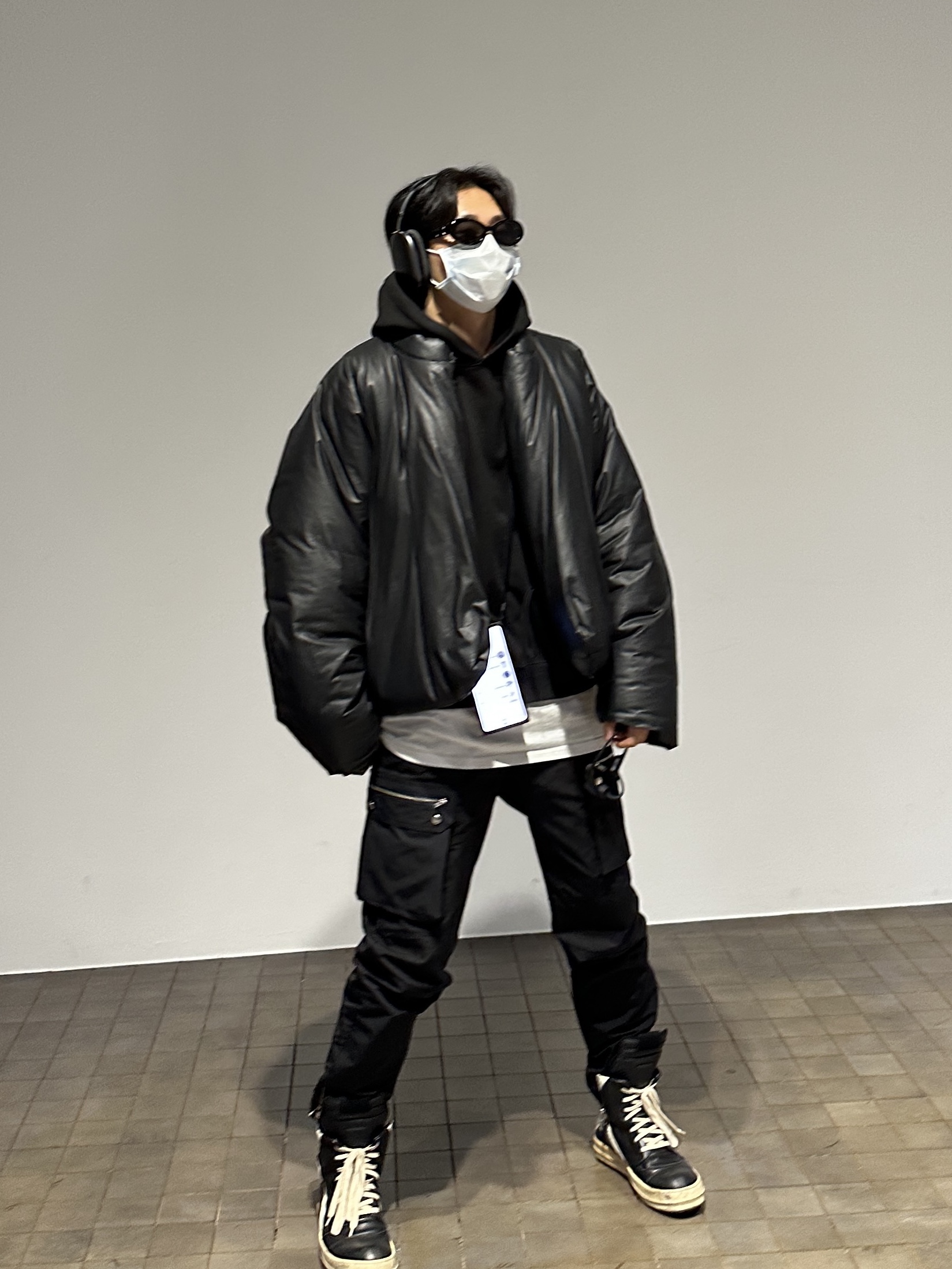 Rick Owens Geobasket Full Grain Calf Leather Strobe Sneakers Black Milk White, Yeezy Gap Round Jacket Black 착용 스타일