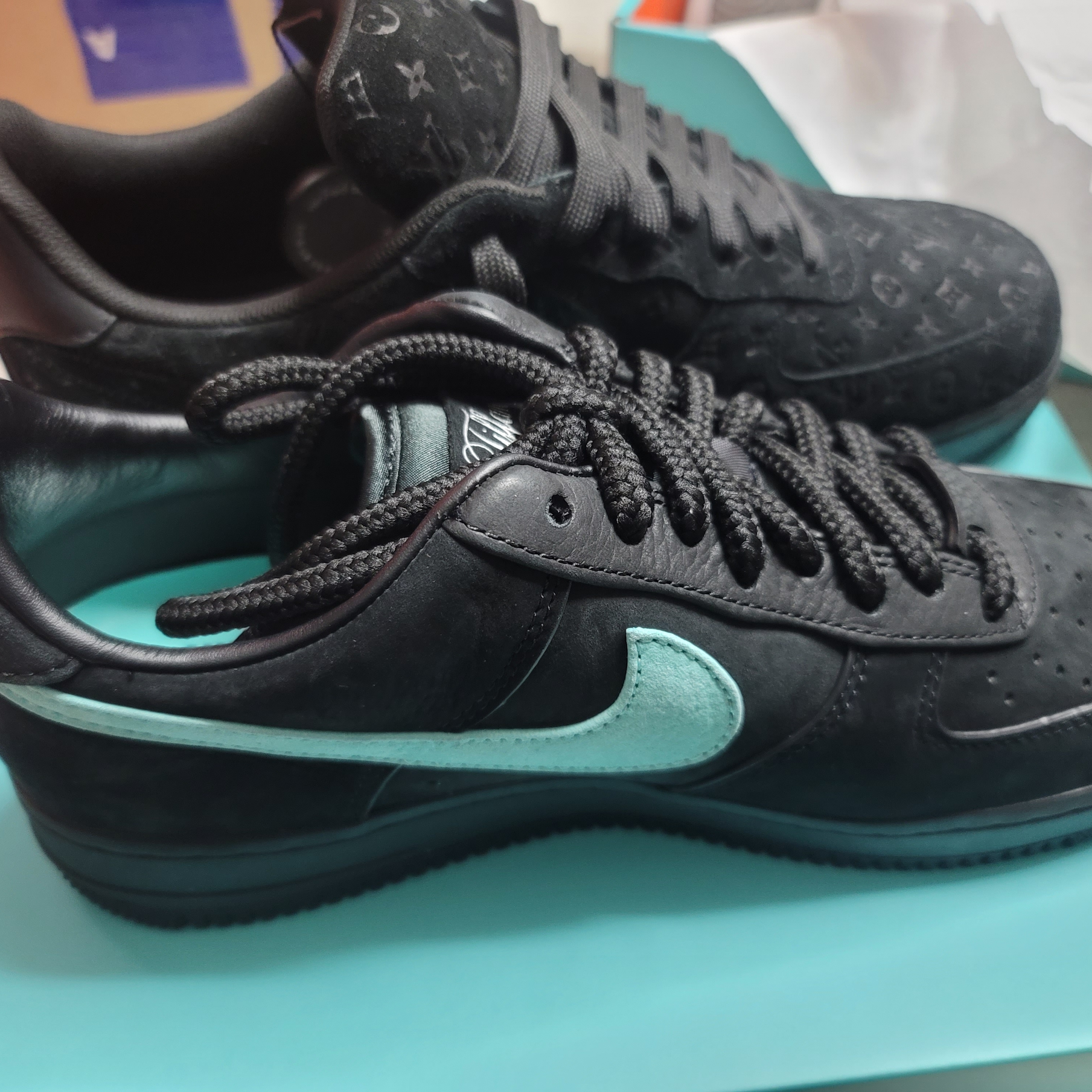 Nike x Tiffany & Co. Air Force 1 Low SP 1837, Louis Vuitton x Nike Air Force 1 Low by Virgil Abloh Black 착용 스타일 - 3