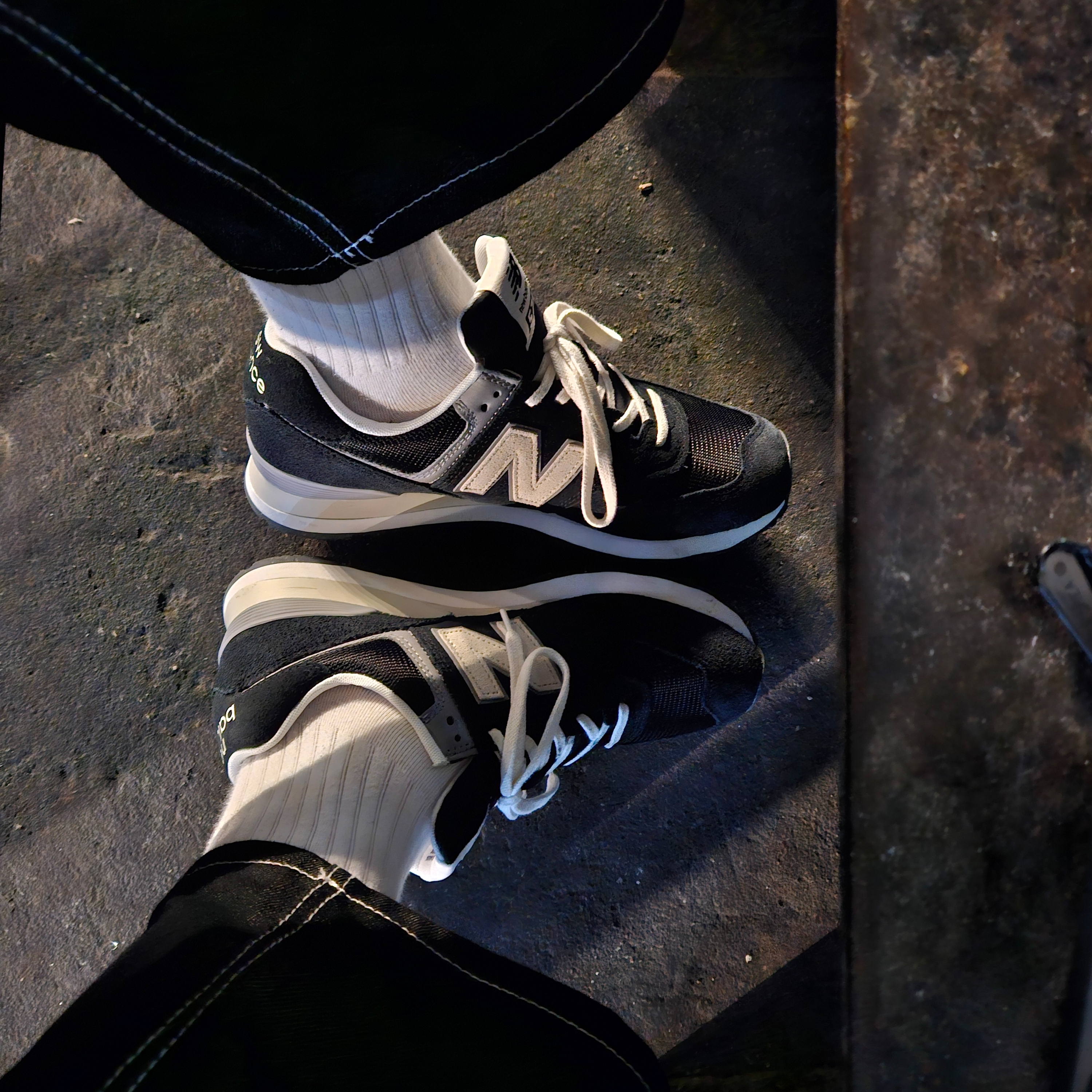 New Balance 574 Classics Reimagined Black 착용 스타일