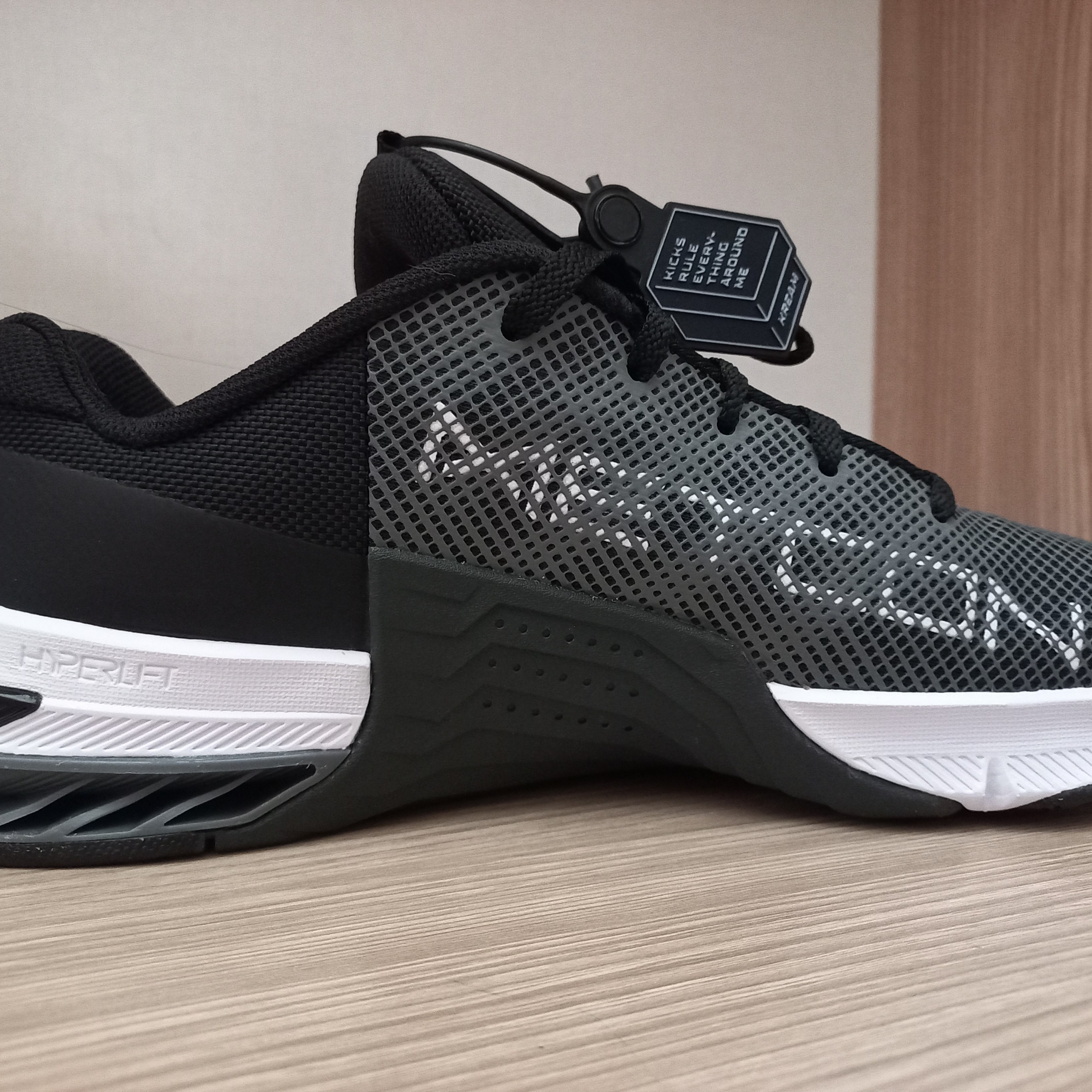 Nike Metcon 8 Black White 착용 스타일 - 3