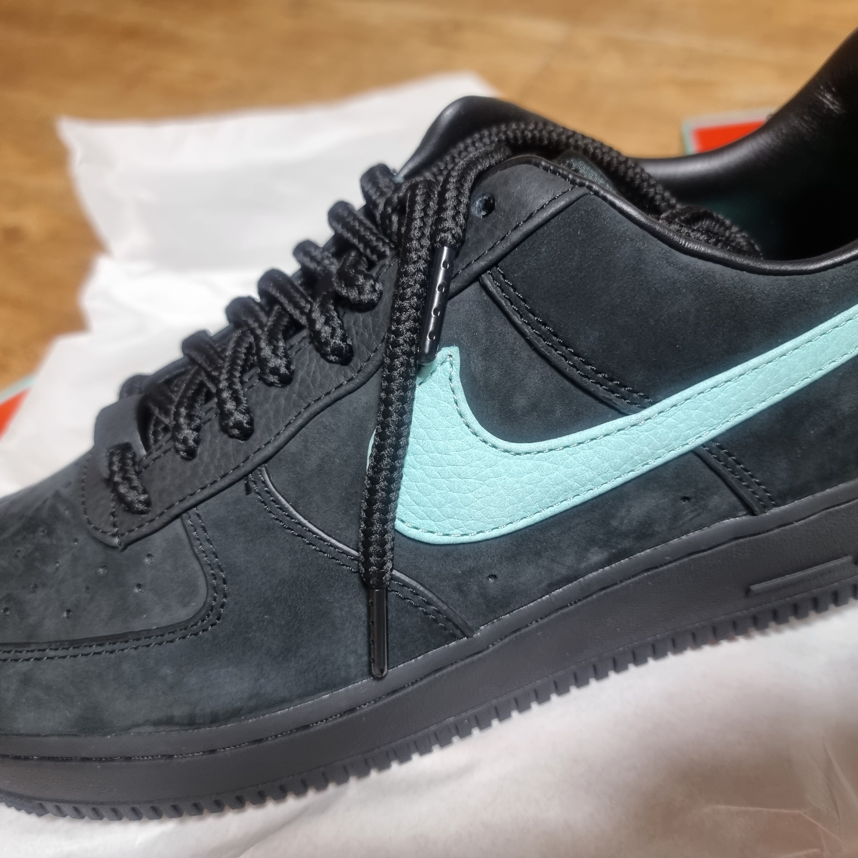 Nike x Tiffany & Co. Air Force 1 Low SP 1837 착용 스타일 - 1
