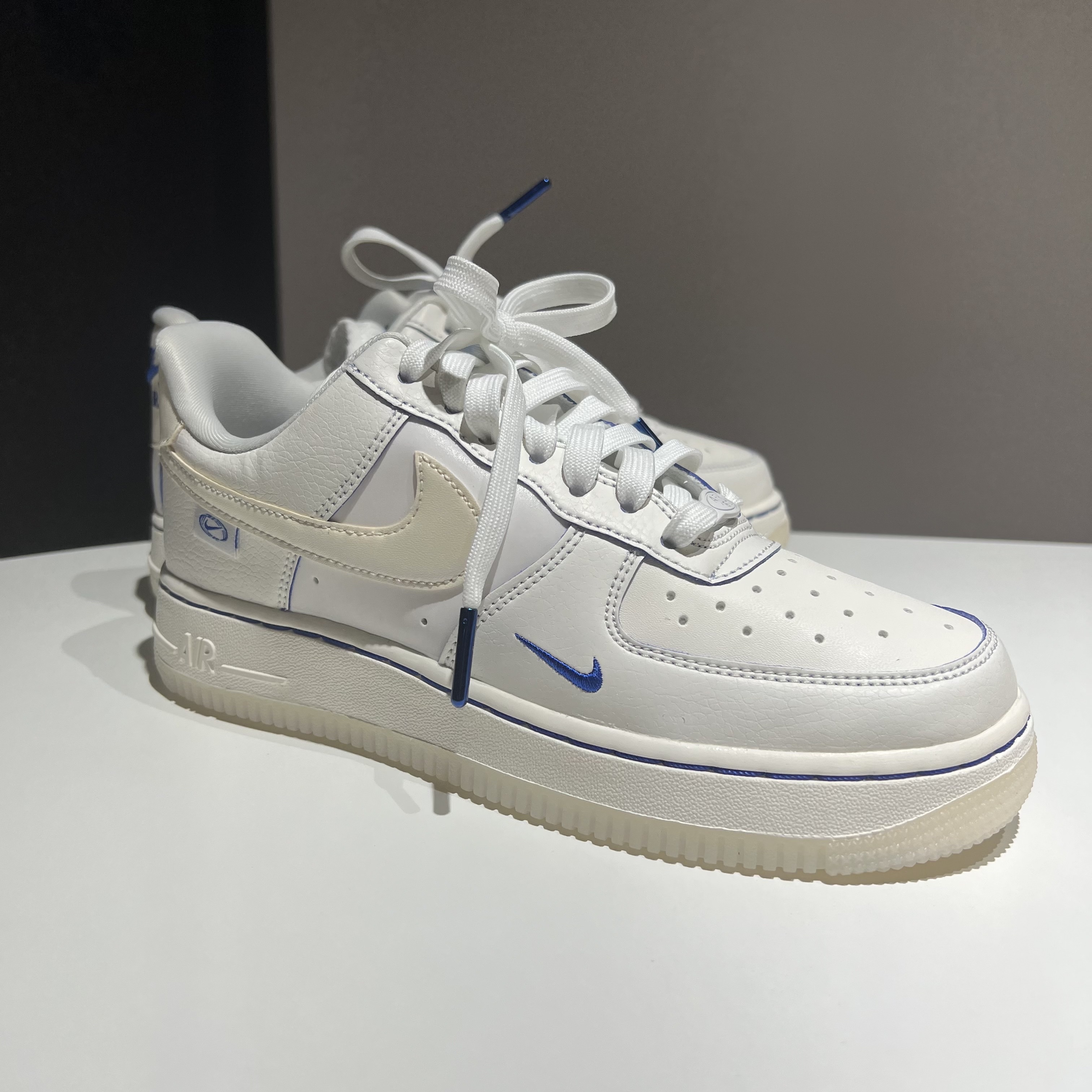(W) Nike Air Force 1 '07 LX Game Royal Sail 착용 스타일 - 1