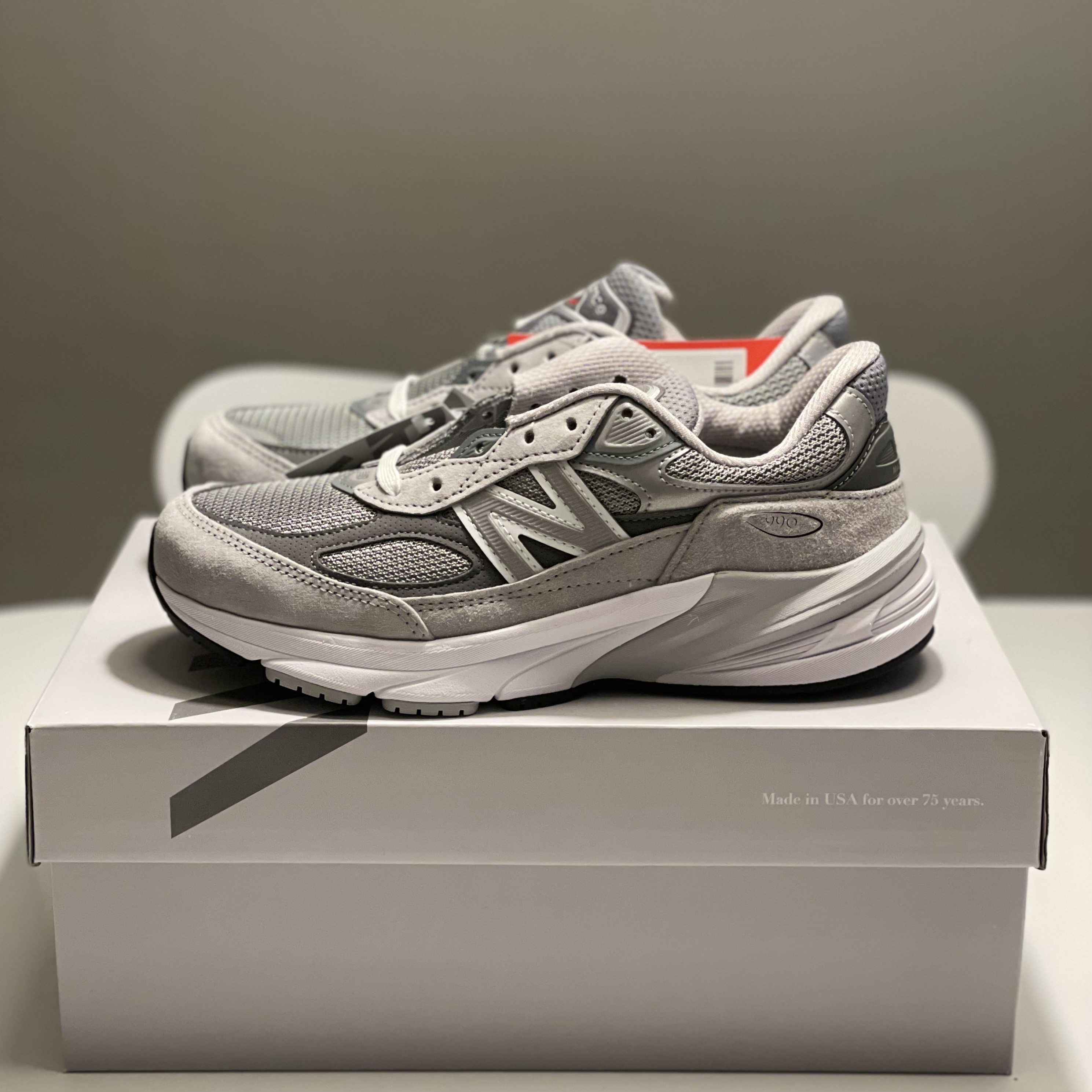 (W) New Balance 990v6 Made in USA Grey - B Standard 착용 스타일 - 3