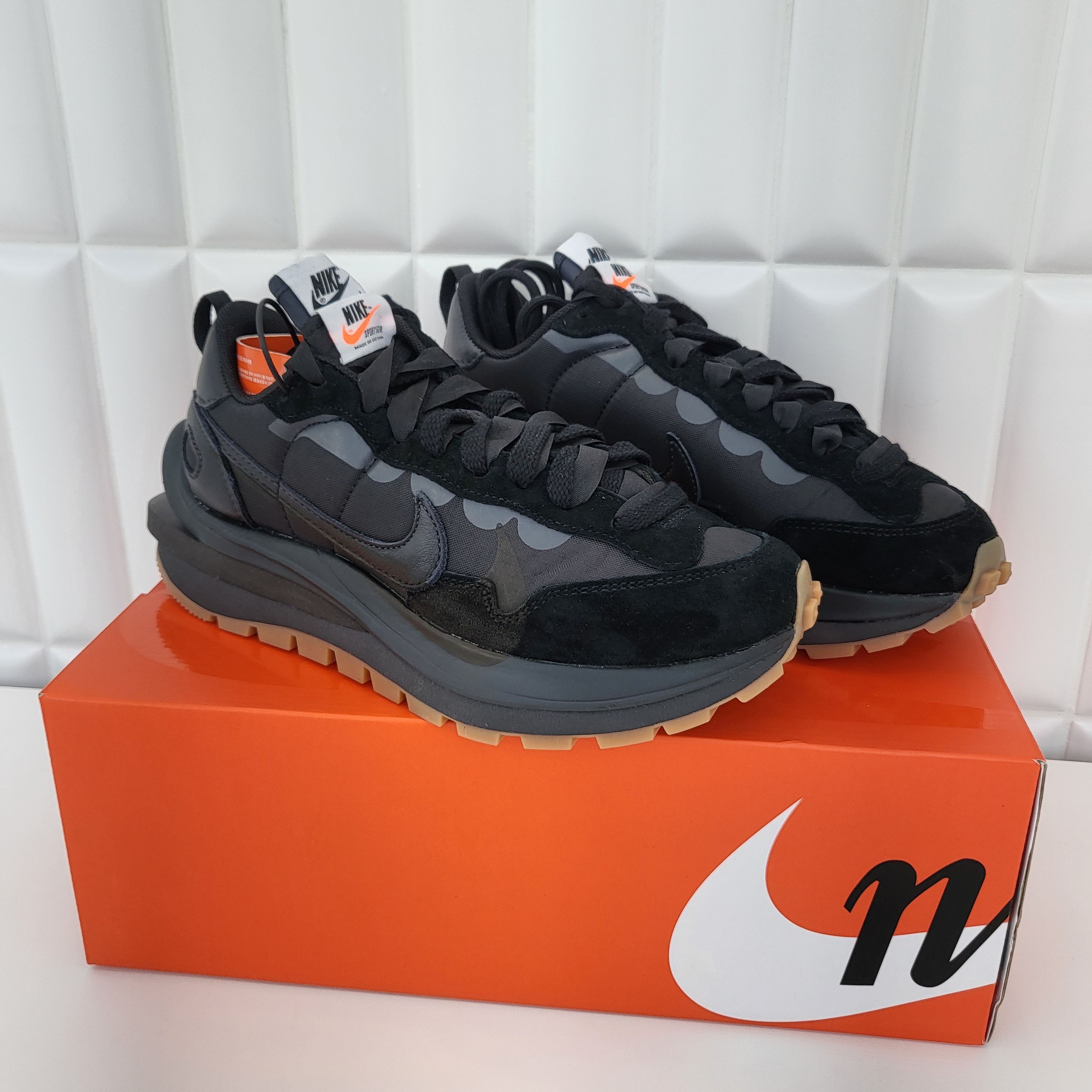 Nike x Sacai VaporWaffle Black and Gum 착용 스타일