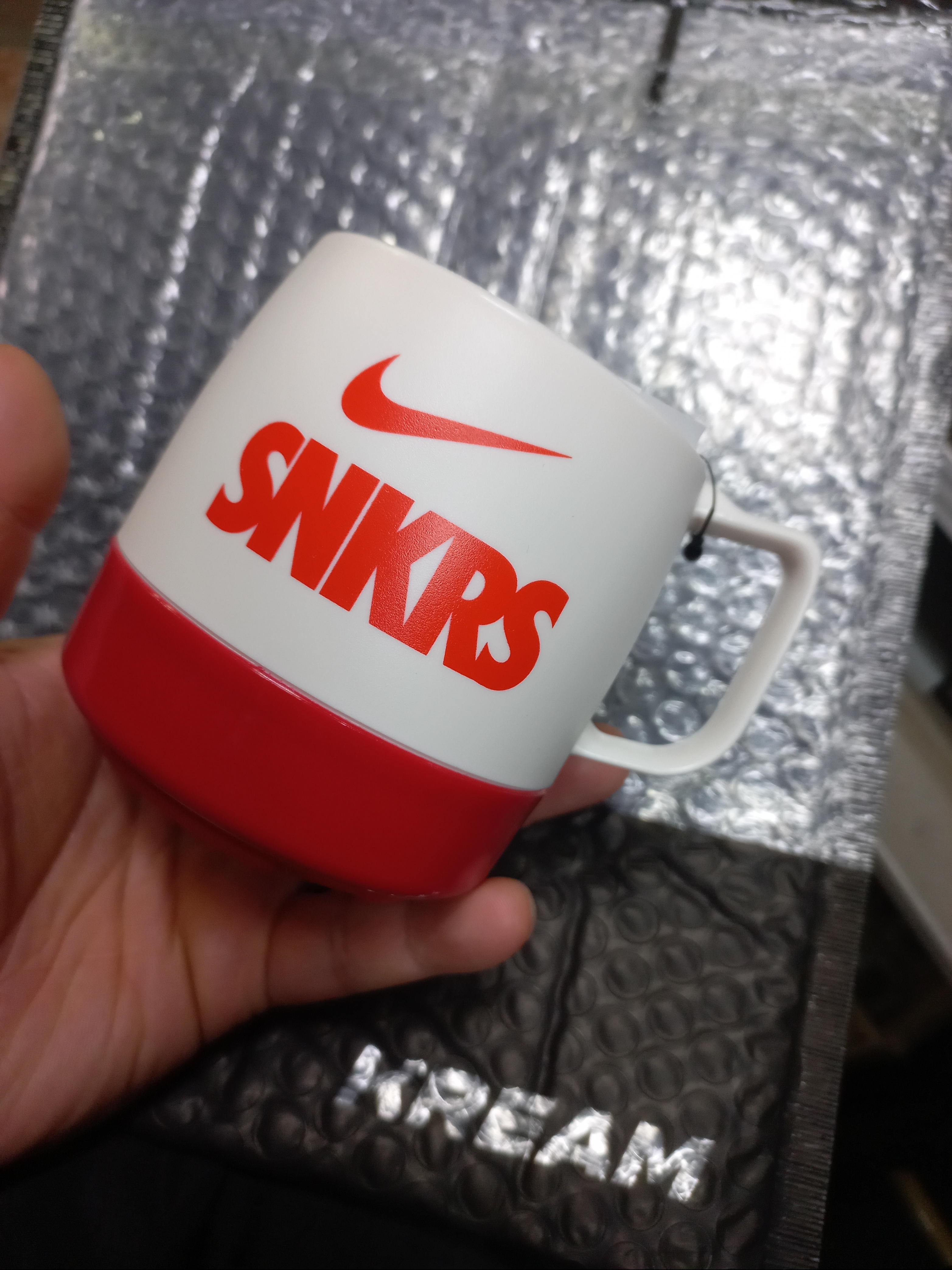 Helinox x Nike SNKRS Lounge Souvenir Dinex Mug White 착용 스타일 - 1