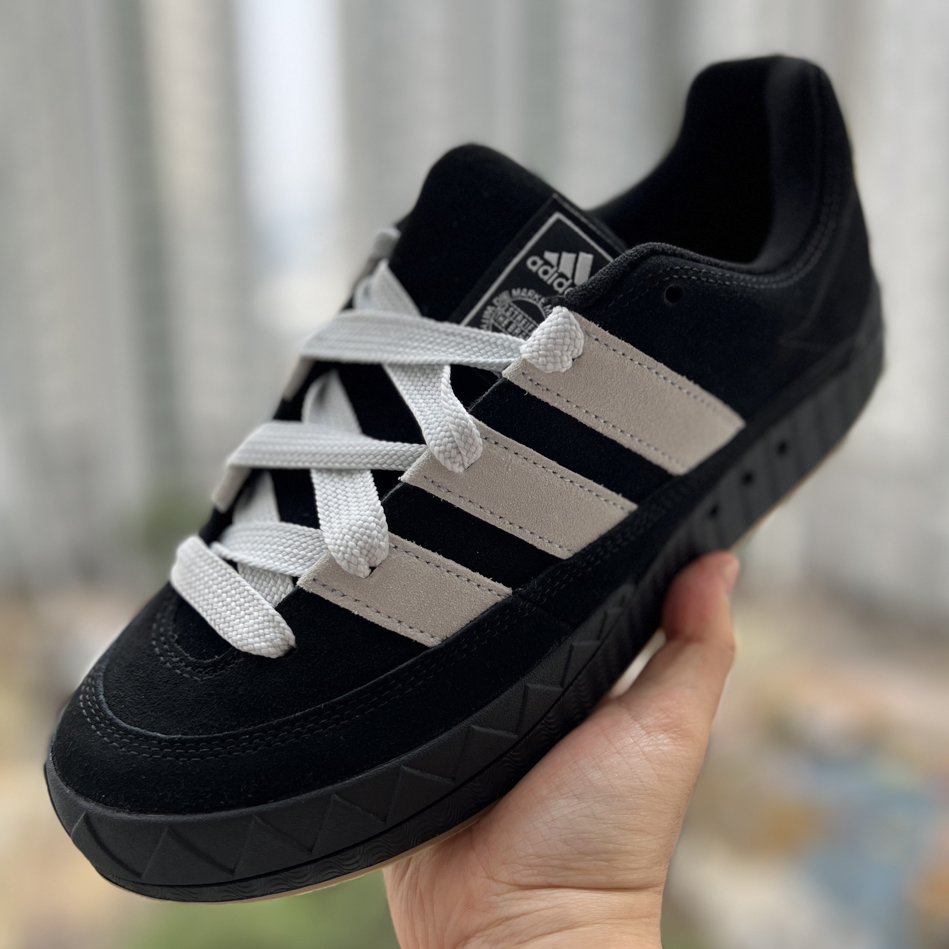 Adidas Adimatic Core Black Crystal White 착용 스타일 - 1
