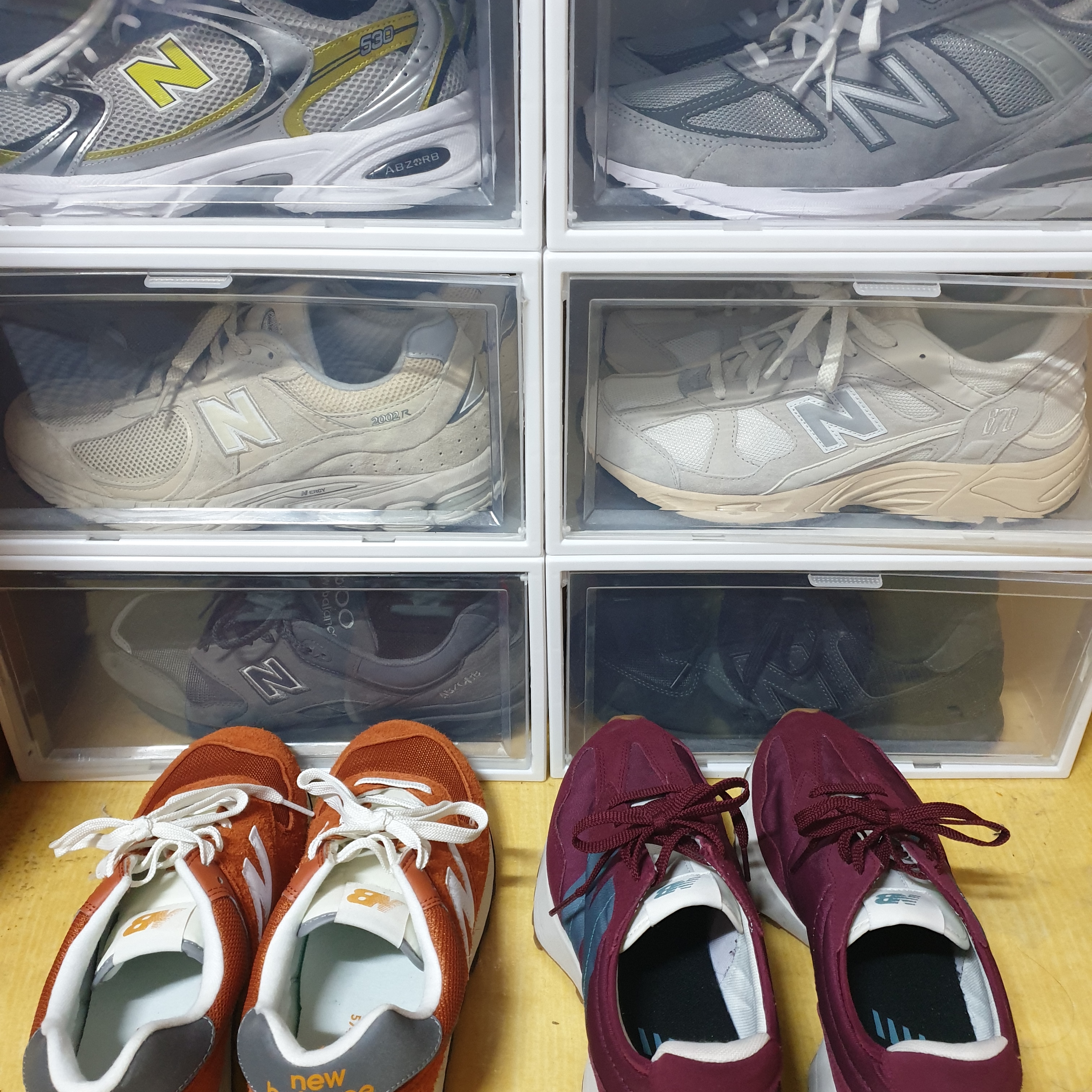 New Balance 1906R Black Red 착용 스타일 - 3