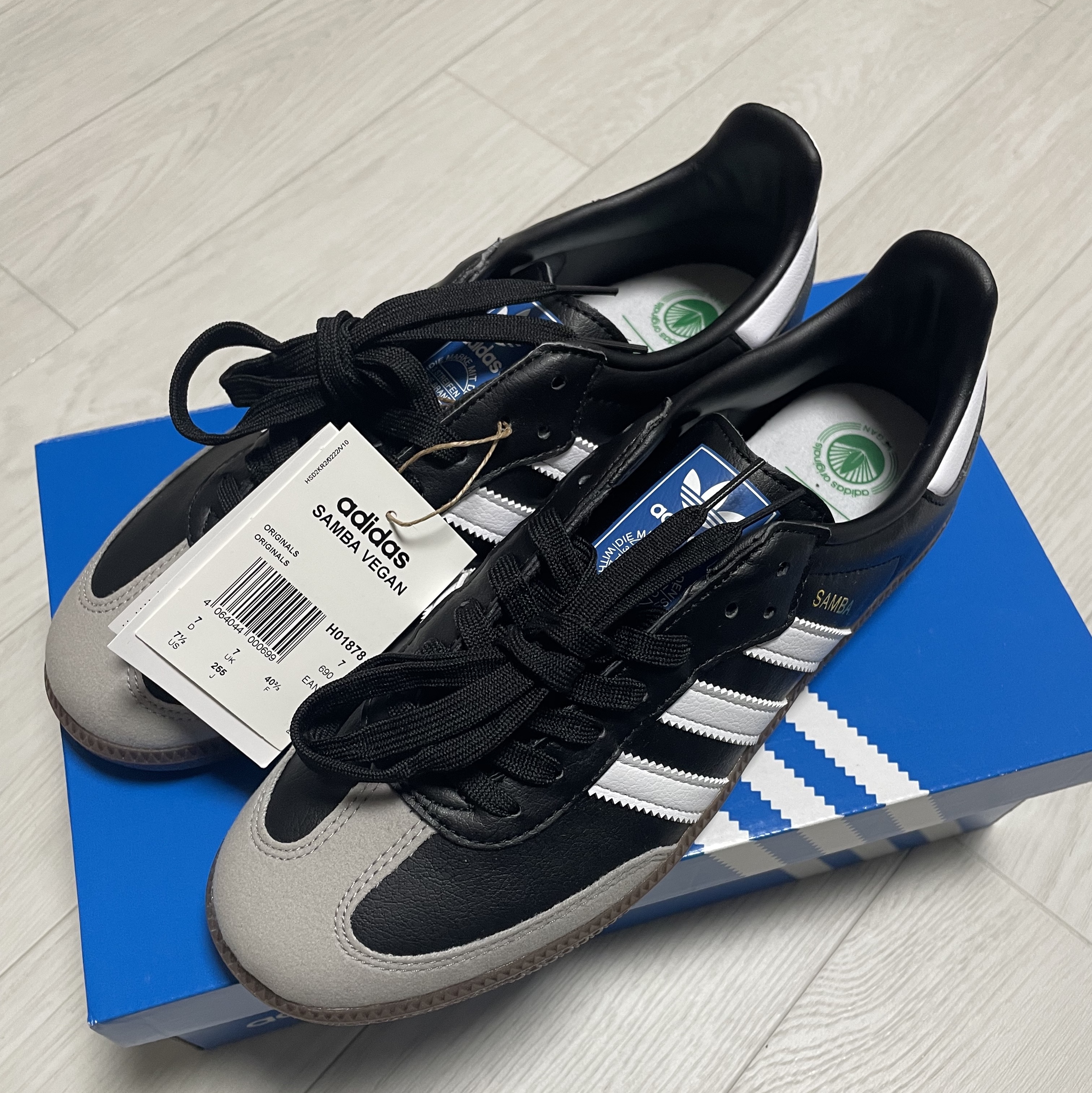 Adidas Samba Vegan Black White 착용 스타일