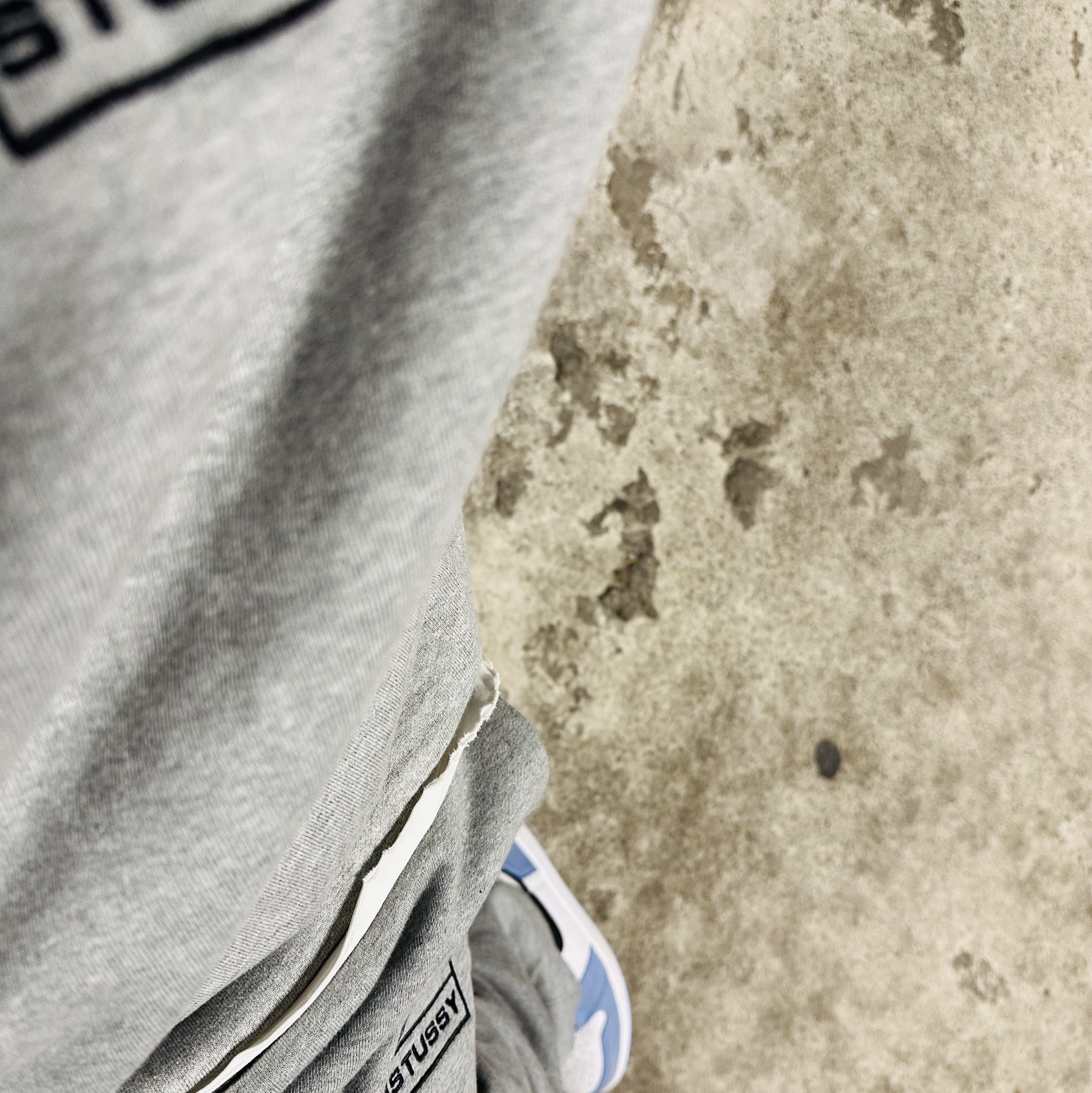 Nike x Stussy NRG Fleece Crewneck Dark Grey Heather (DO9337-063), Nike x Stussy NRG Fleece Pants Dark Grey Heather (DO9340-063) 착용 스타일