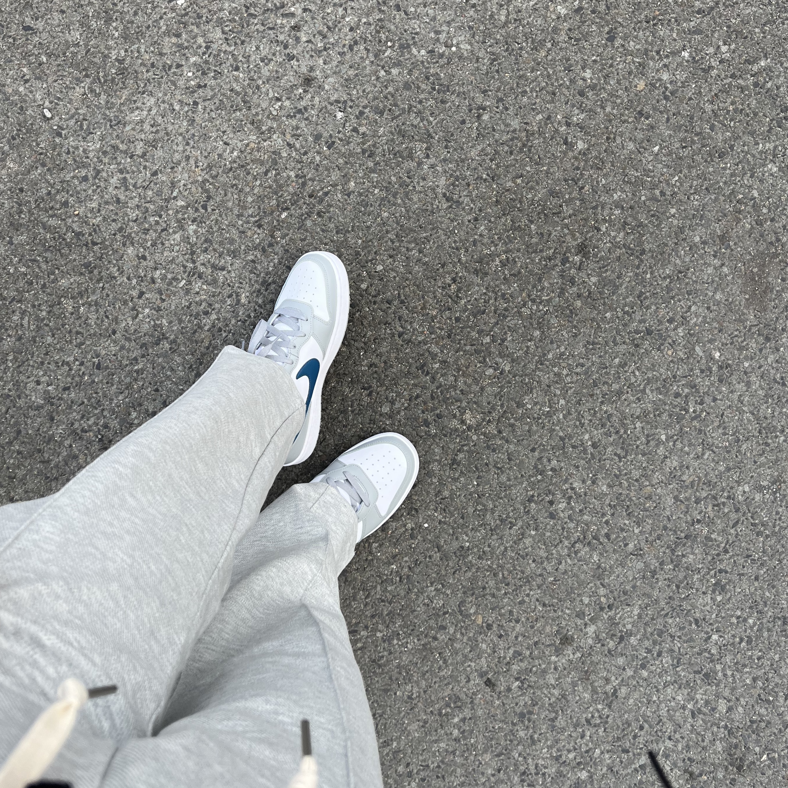 (GS) Nike Court Borough Low 2 Light Smoke Grey 착용 스타일 - 1