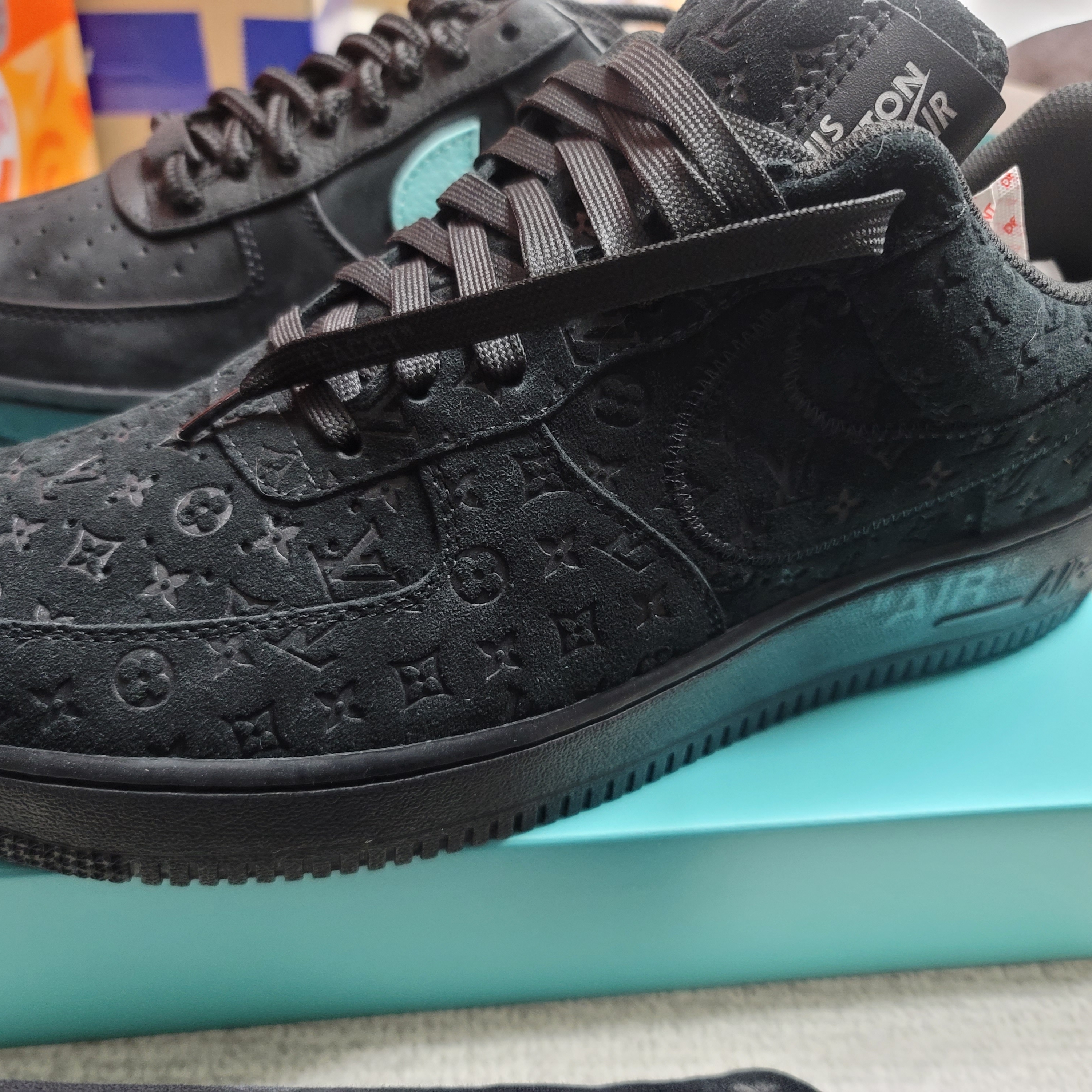 Nike x Tiffany & Co. Air Force 1 Low SP 1837, Louis Vuitton x Nike Air Force 1 Low by Virgil Abloh Black 착용 스타일 - 1