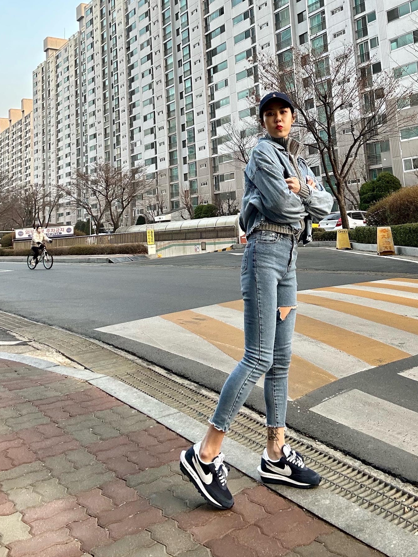 Nike x Sacai x Fragment LDWaffle Blackened Blue, [30% 적립] Polo Ralph Lauren Cotton Chino Ball Cap Newport Navy 착용 스타일 - 2
