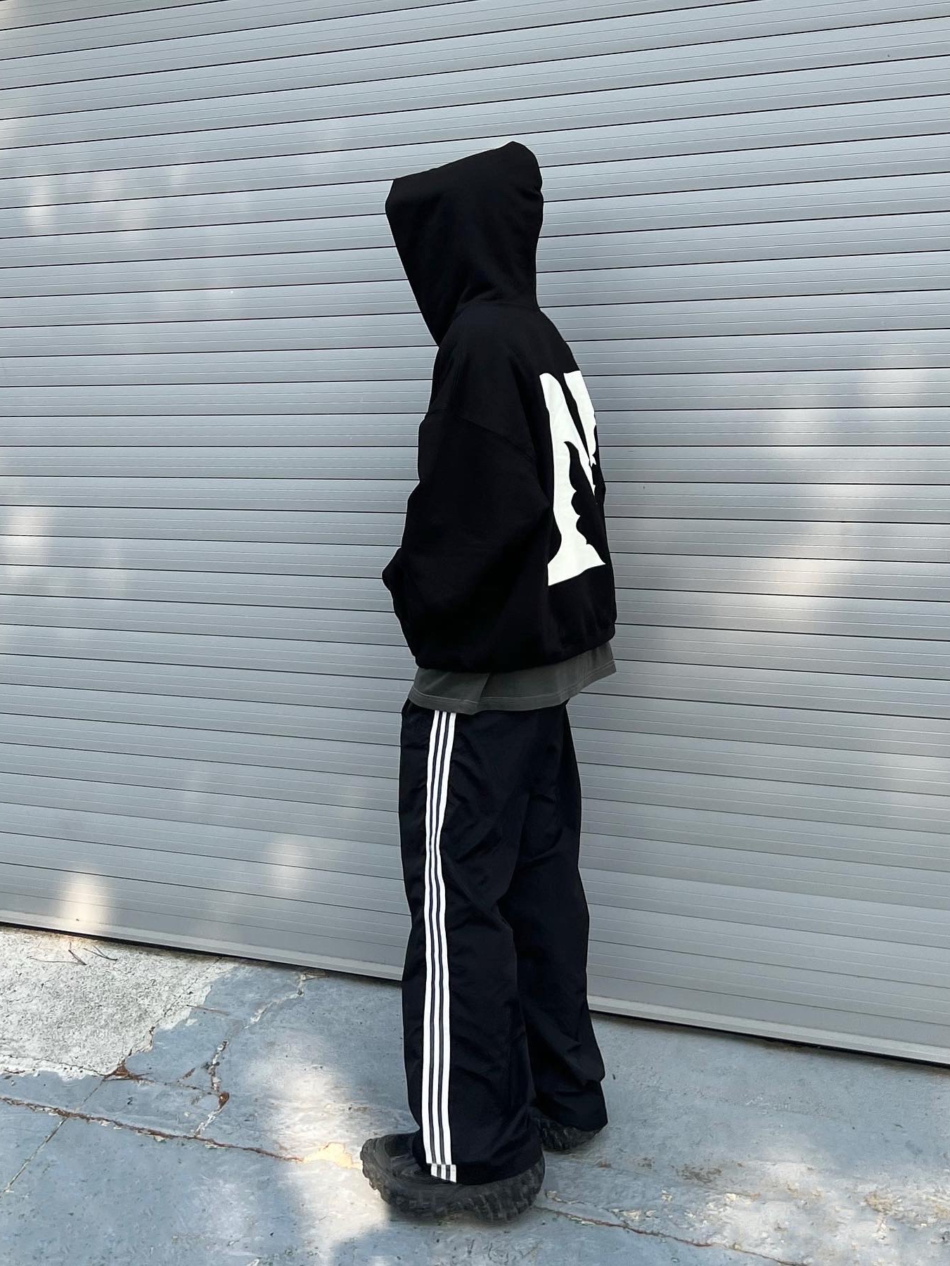 Balenciaga Defender Sneakers Black 착용 스타일 - 2