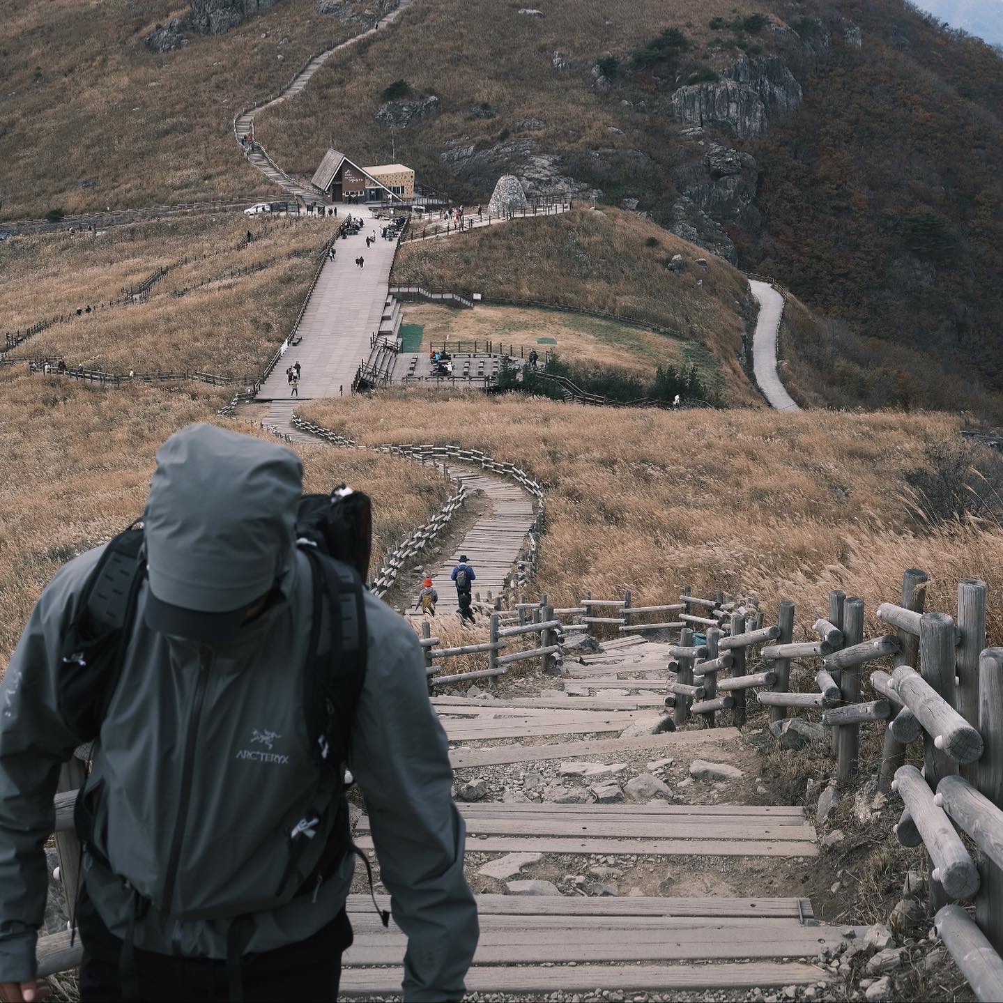 Arc'teryx x Beams Zeta SL Jacket Grey 착용 스타일
